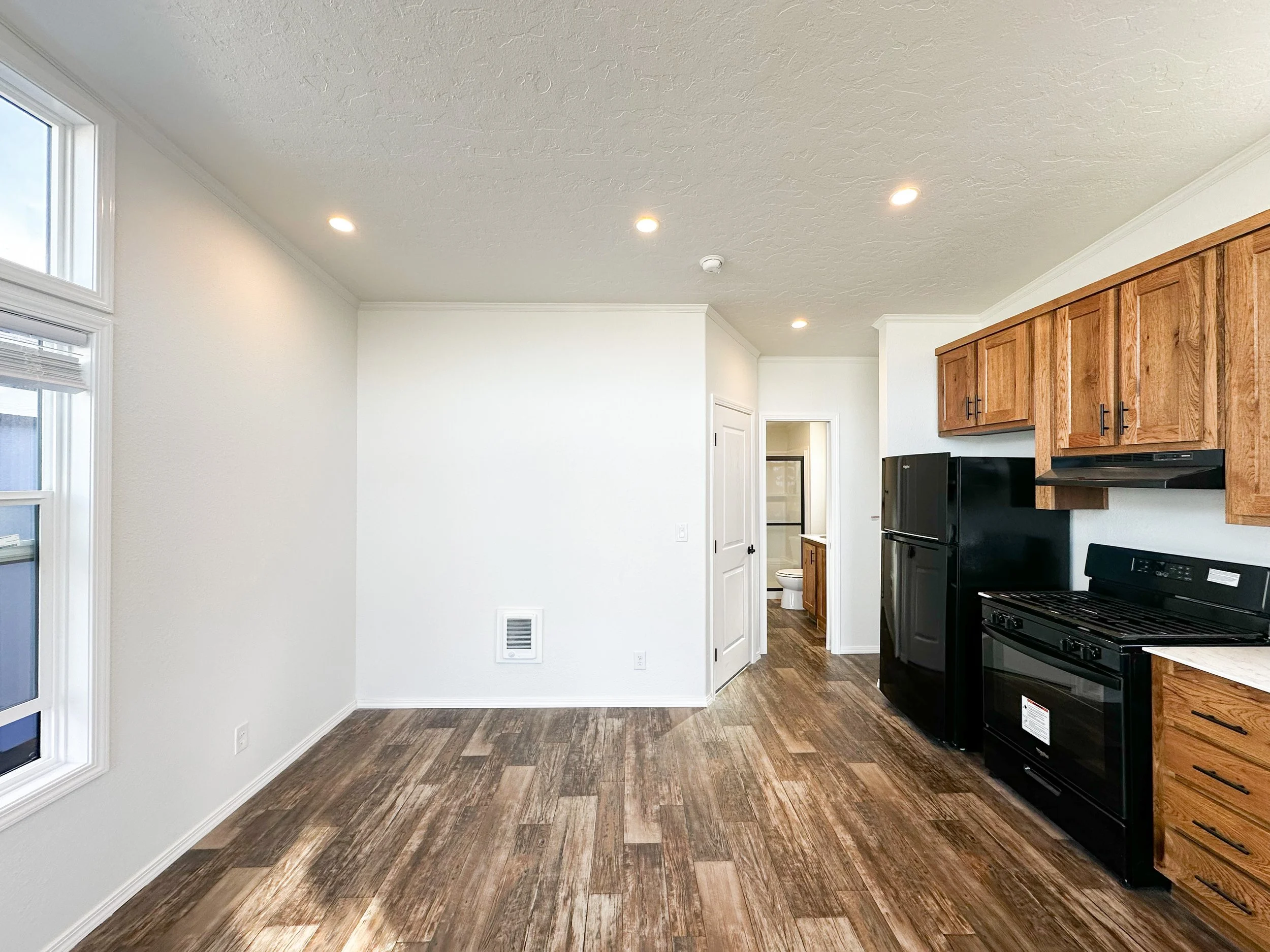 Ponderosa living room and kitchen