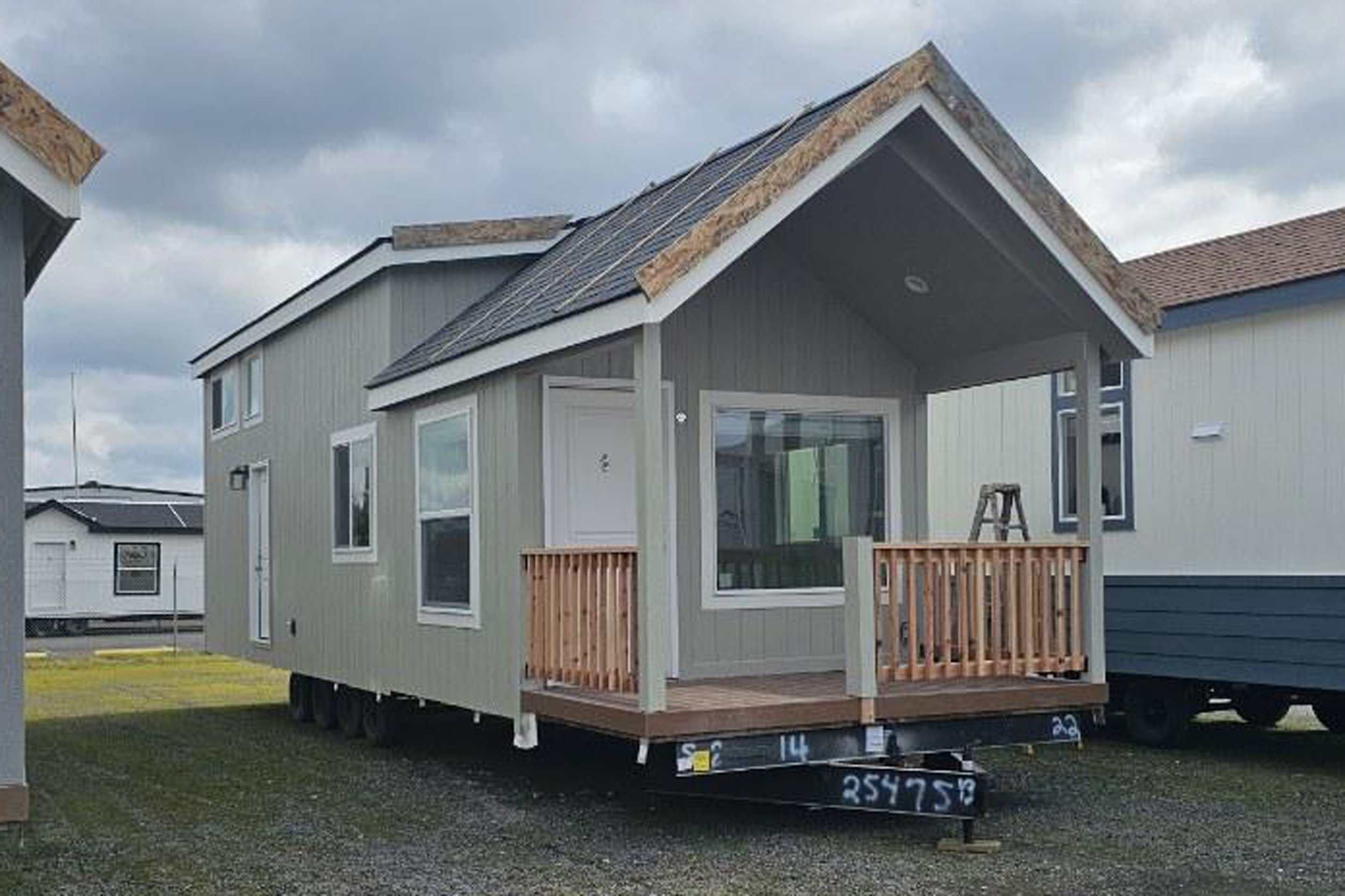 Hemlock with Silver Gray exterior and Westhighland White trim