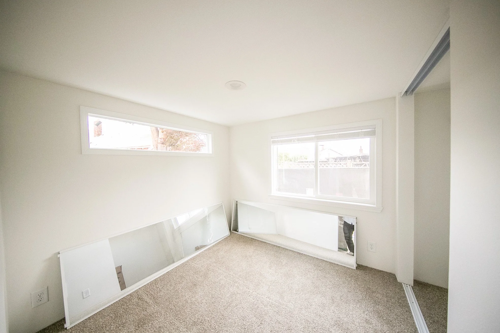 Bedroom with mirror doors (uninstalled before transport to final location)