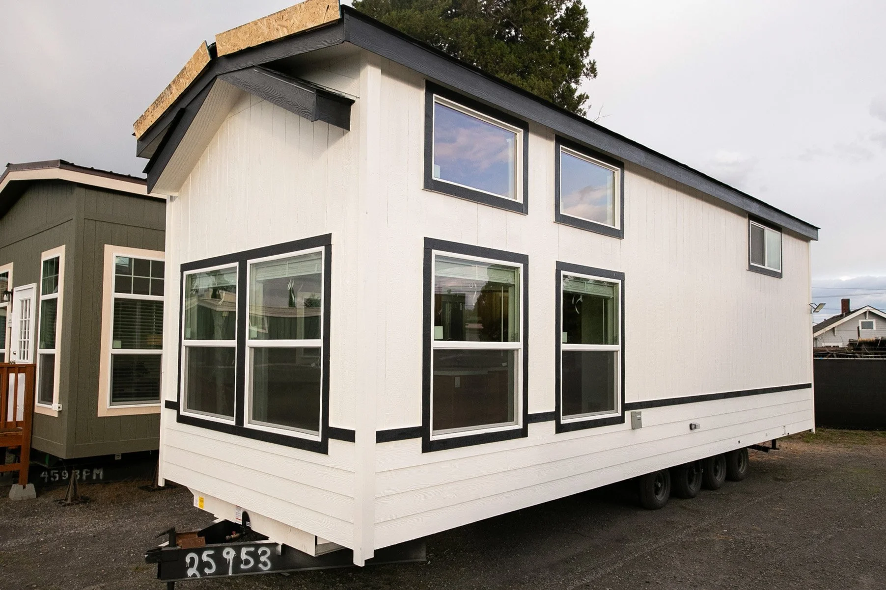 Alder exterior, white with black trim