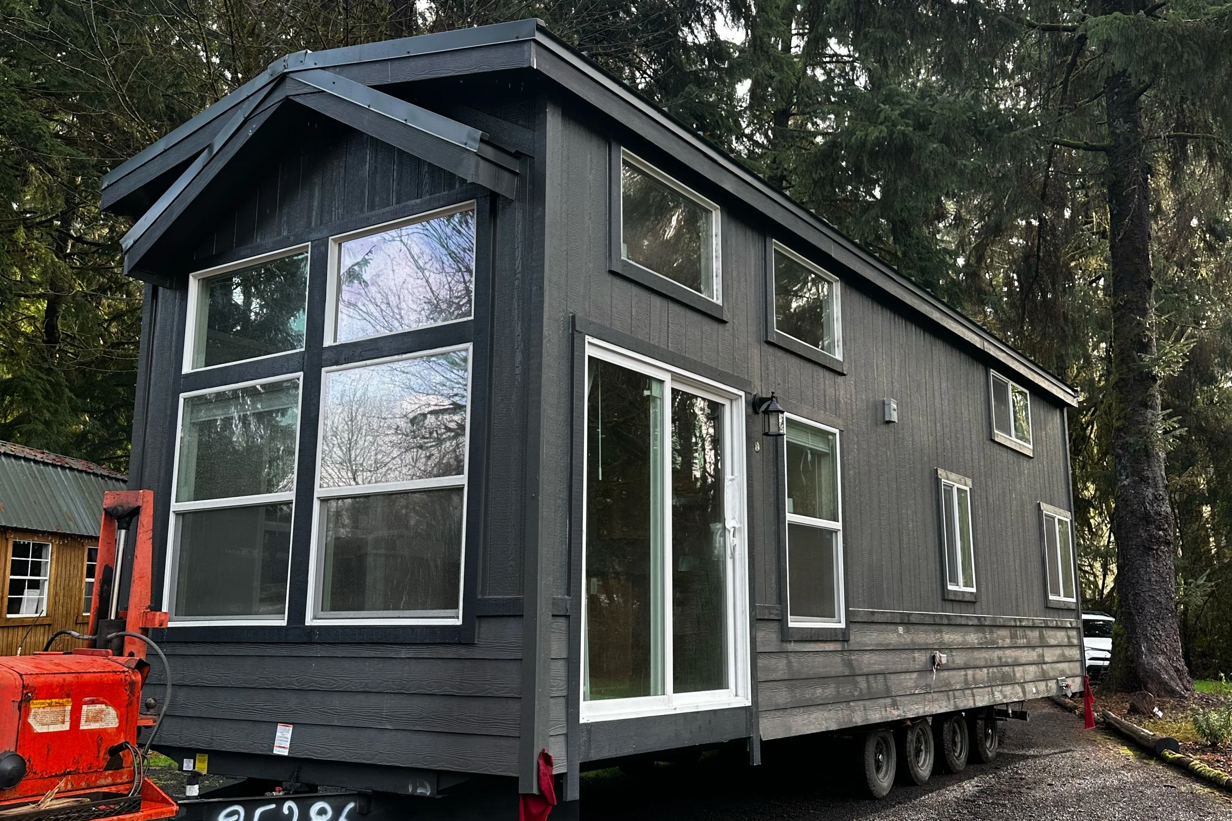 Alder with Iron Ore exterior and Black of Night trim