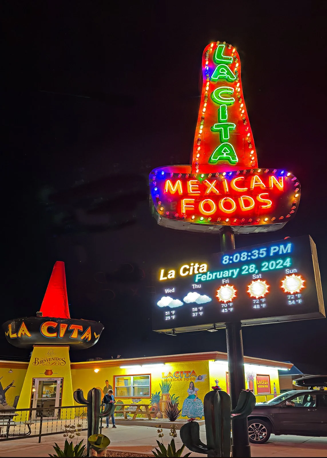 La Cita neon (P9167)-2.jpg