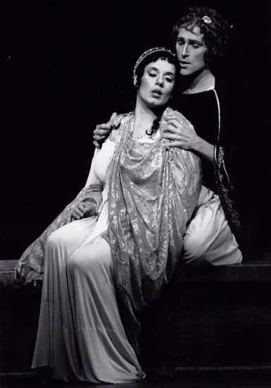 Christine Pur ti miro B&W.jpg