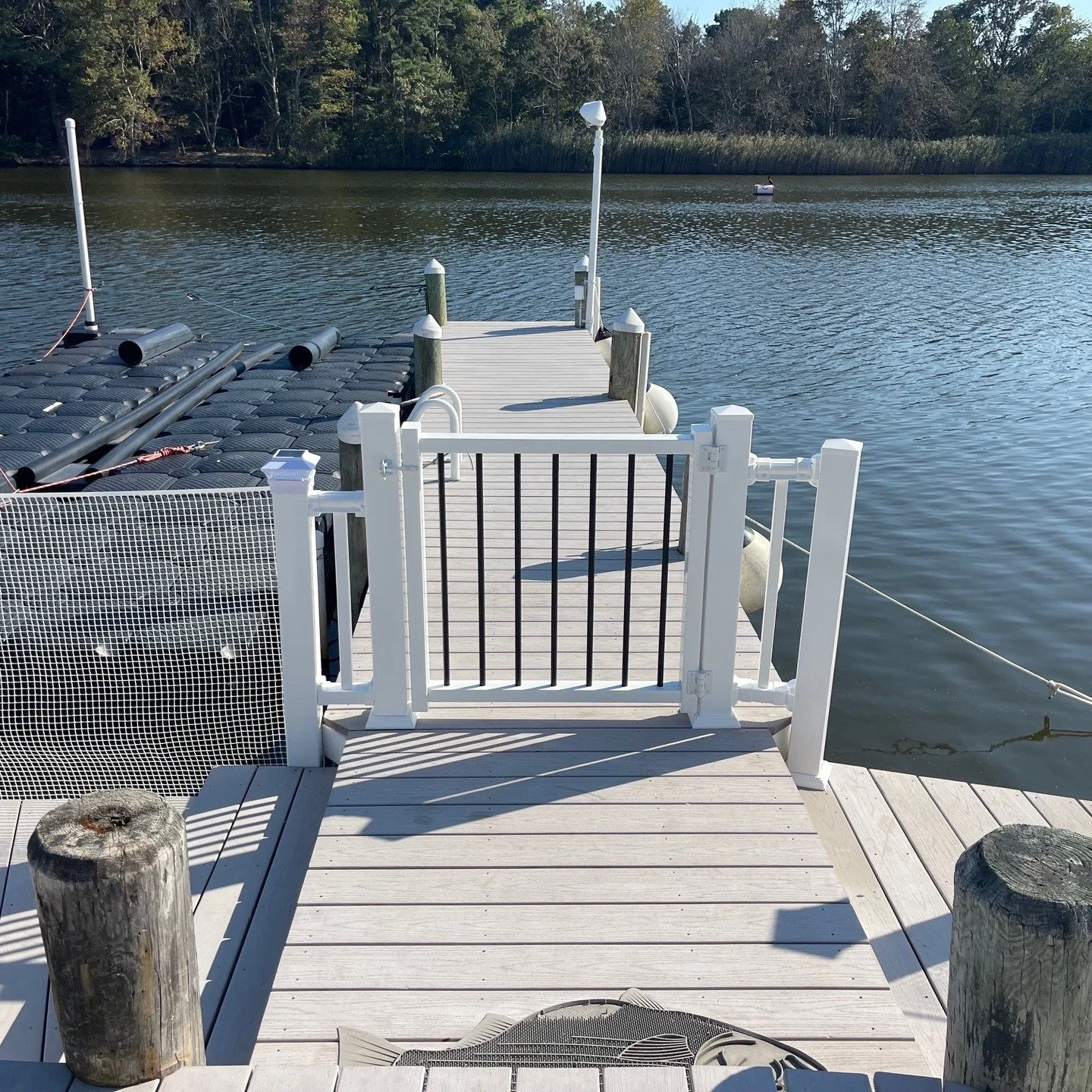 #vinylfence #privacyfence #homedecor #gardendesign #renovation #fencebuilder #fencer #building #landscapedesign