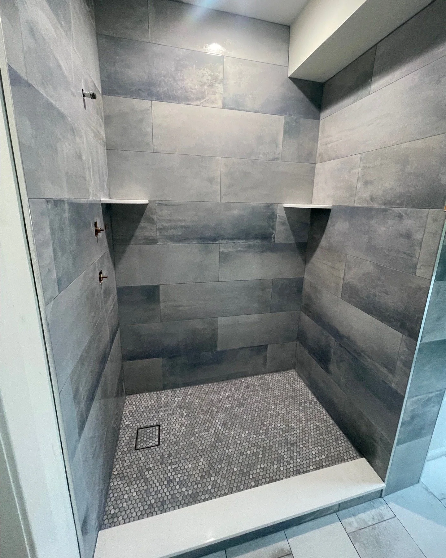 #bathroomtiles #bathroomdesign #interiordesign #tiles #bathroom #bathroomdecor #bathroomremodel #bathroominspo #bathroomrenovation #walltiles #floortiles #bathroomideas #bathroominspiration #tiledesign #bathroomgoals #homedecor #tilestyle #interior #