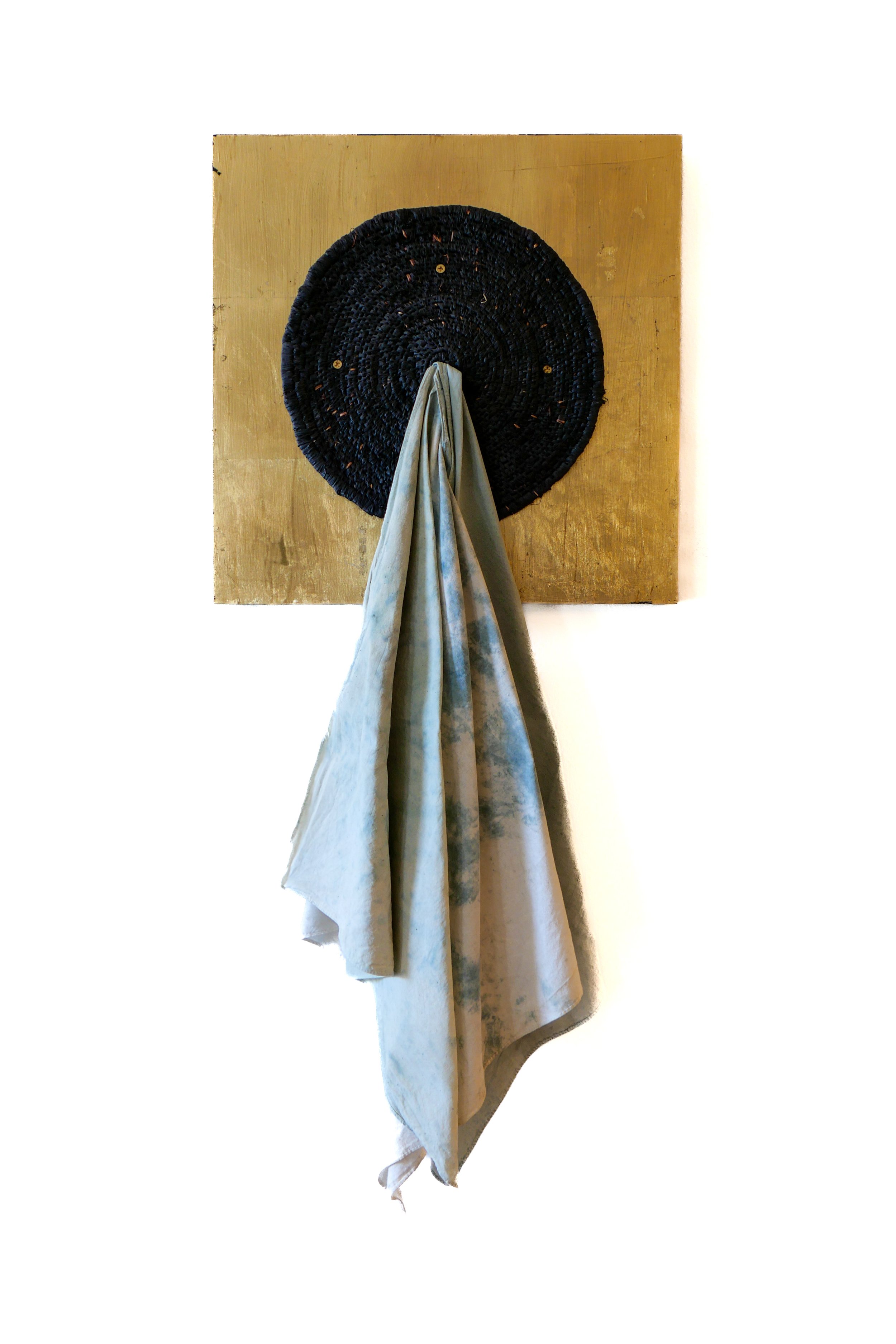 032
2025
Hand dyed cotton cloth, woven raffia, metal leaf on wood panel
16 x 37"