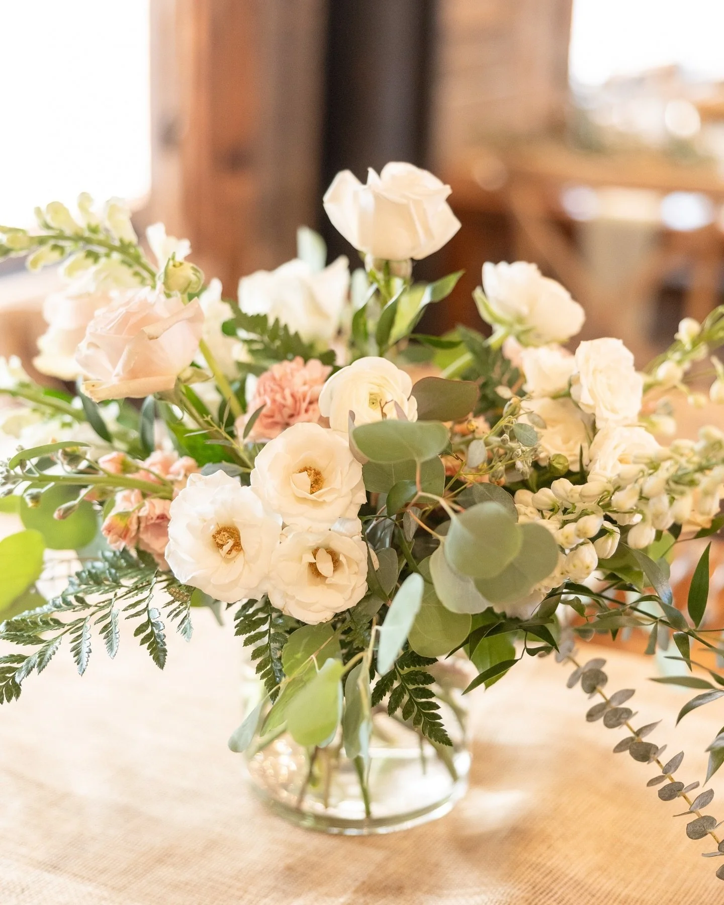 Blushing in pink and white 💖🤍

#pinkwhite #pinkwedding #whiteweddings #phillywedding #paweddings #phillyflorist