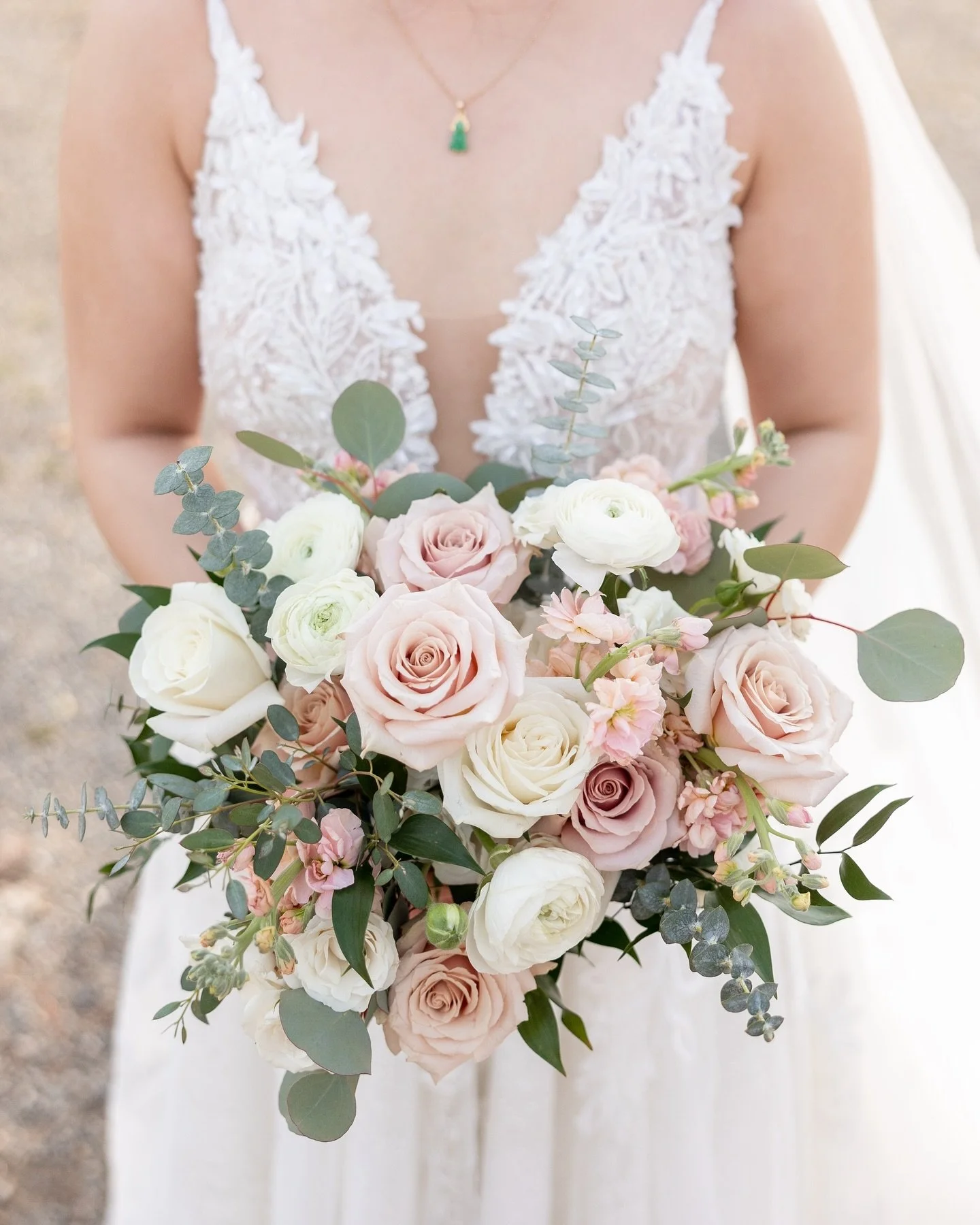Subtle, soft, and stunning 😍

#weddingflorist #pinkbouquet #whiteweddings #paweddings #phillyflorist #bridalbouquets