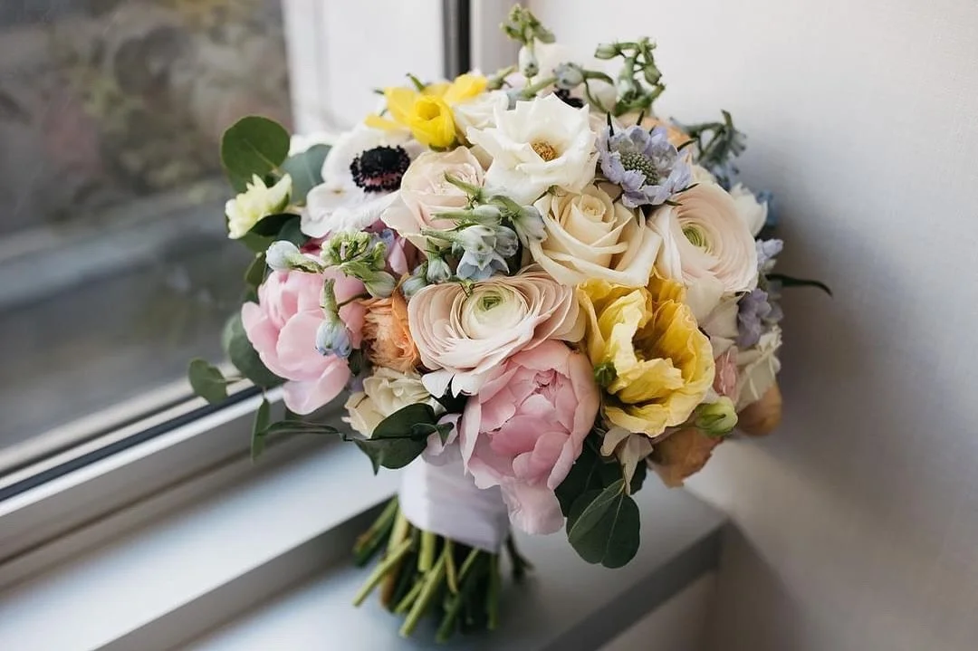 Freshly picked 🌸🌼🌻 

#pastelwedding #pave #phillywedding #phillyflorist #paflorist #phillyflowers #peonybouquet #springweddings