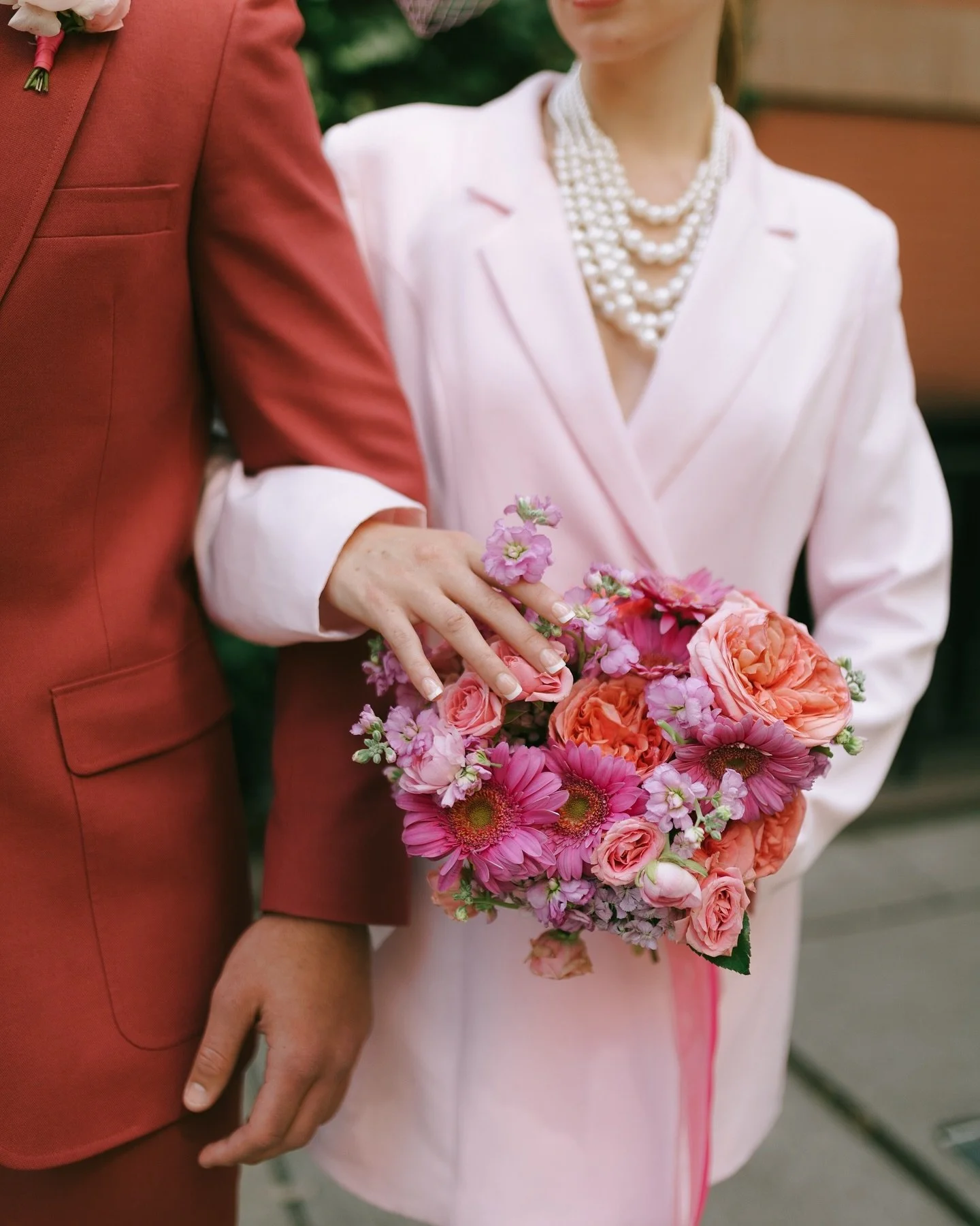 Walking through life with love and flowers by her side 🌸💖💓 

📸 @katewillsphoto 

#paflorist #phillyflorist #weddingflorists #pawedding #phillyvendor #phillyflowers floralartists #pinkbouquet #pinkarrangement #pinkflowers🌸