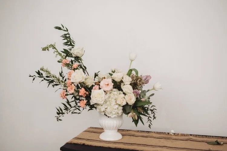 A show stopper 🤍🔐

Floral design for hospitality &amp; corporate spaces
Philadelphia + surrounding areas.