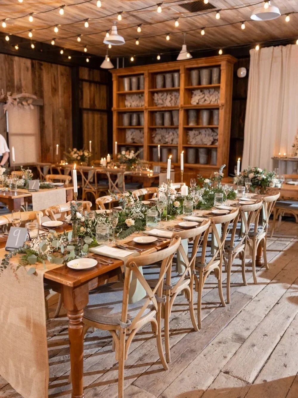 Tablescapes designed to enhance the overall dining experience 🌸

Perfect for restaurants, private clubs, and corporate events looking to elevate their table settings with seasonal florals.

#floristsandflowers #floraldesigns 
Philadelphia hospitalit