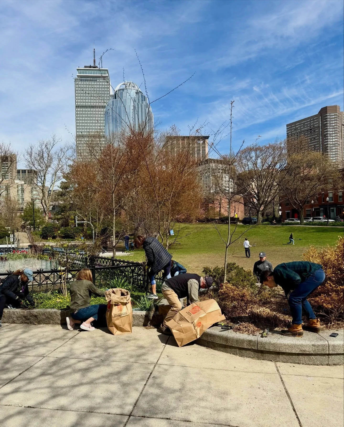 Our April park cleanup was a great success. Thank you to all the neighbors who showed up and put in the work to help care for the park.

Today also marked the first meetup of our new Garden Club, led by Board Member, Anjali Iyengar. Members focused o