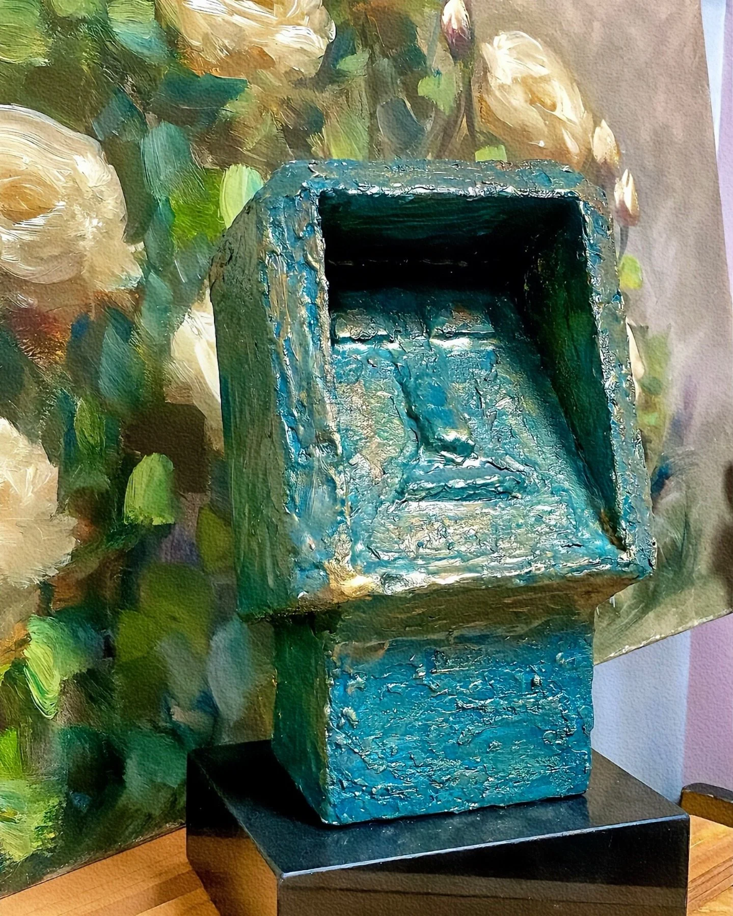 Art deco- moai  #oppulensse 

#artdeco #deco #art #opulence #realstate #realtor #travel #lifestyle #luxurylifestyle #moai