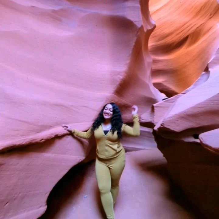 Adventuring with my favorite beings to see the prettiest places. 🌵🏜️🌄
&bull;
&bull;
&bull;
#antelopecanyon #grandcanyon #horseshoebend #vivalasvegas #richauntievibes #richauntieenergy #richauntietravels #photography #mixedchicks #dmvhairstylist #d