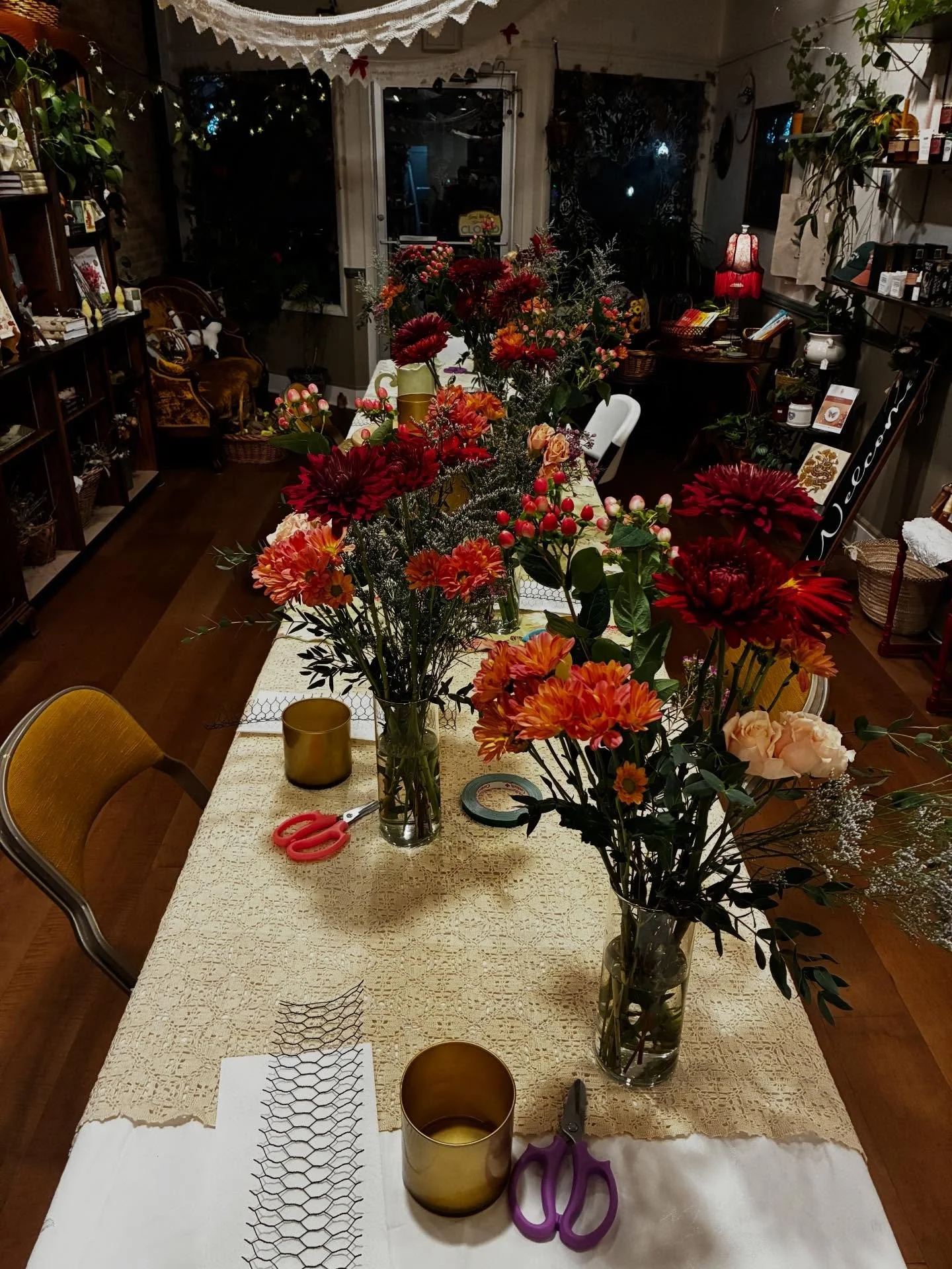 We had our first floral arranging class last night! It was so much fun to host and share a little bit about what I love to do! Thank you so much to everyone who participated! 

I plan to do more of these in the future; more info coming soon! If you&r