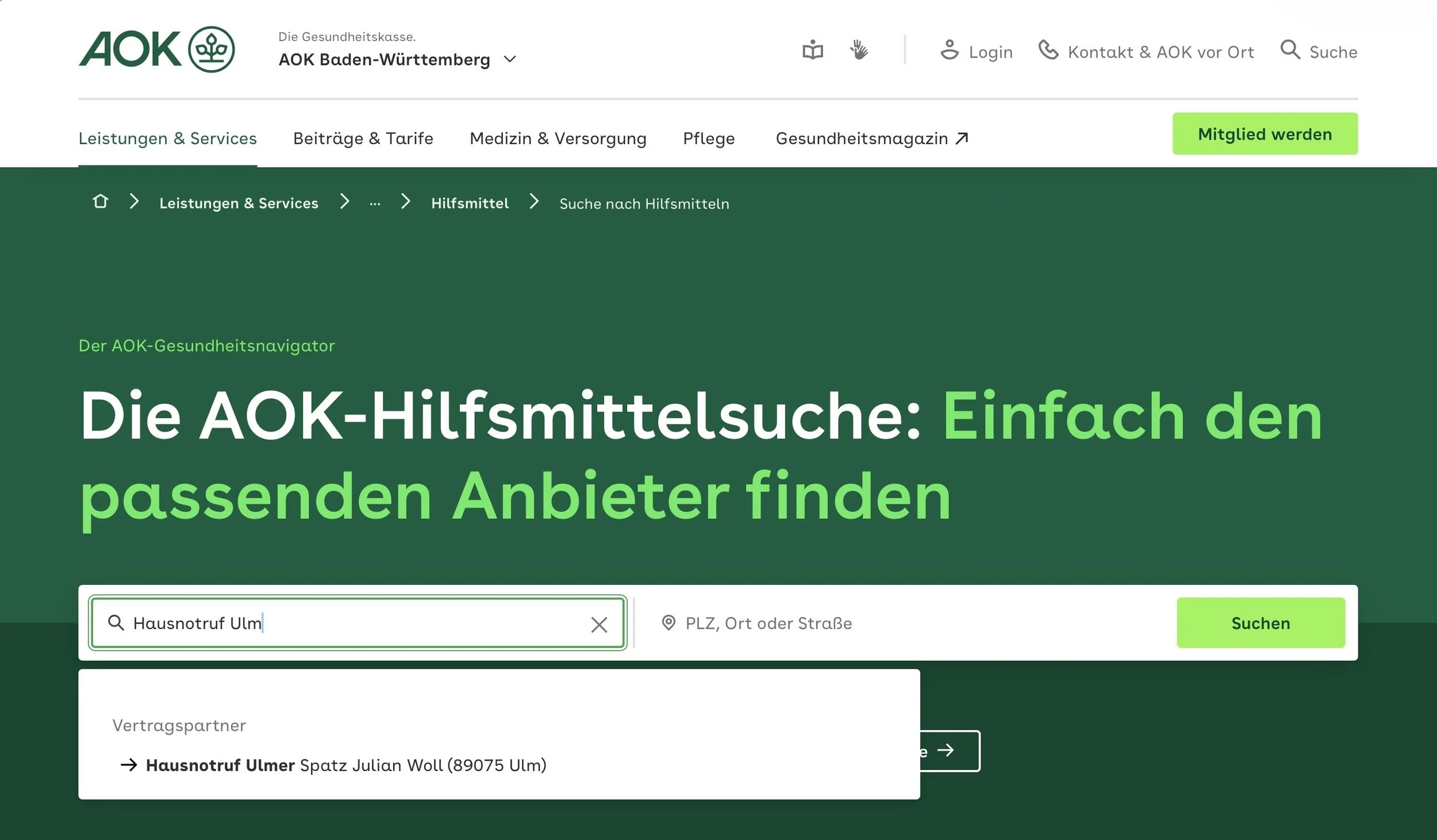 Screenshot der AOK Hilfsmittelsuche mit dem Suchbegriff „Hausnotruf Ulm“. Als einziger Anbieter wird der Hausnotruf Ulmer Spatz angezeigt, während Wohlfahrtsverbände nicht gelistet sind.