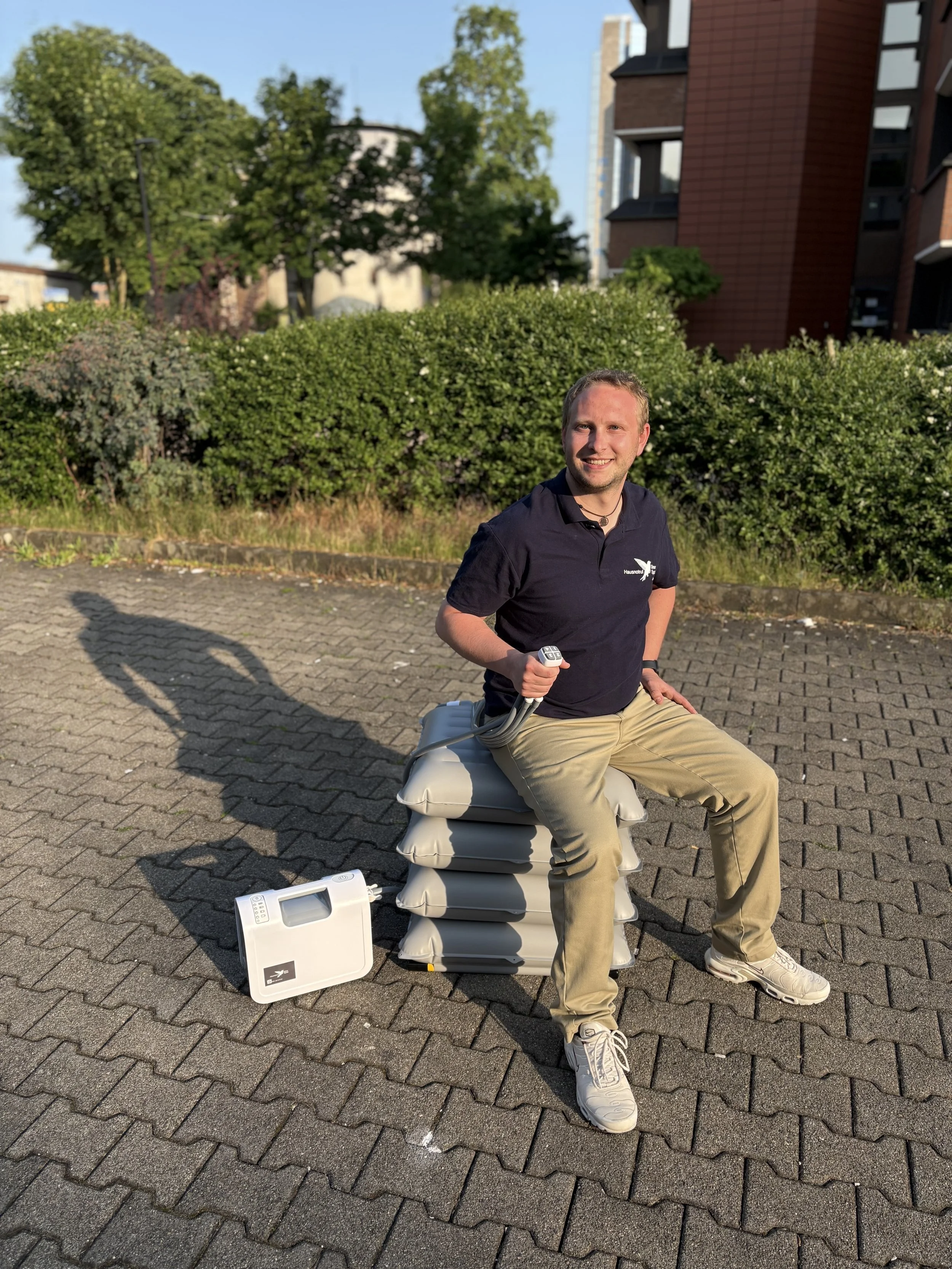 Pneumatisches Hebekissen um den Hausnotrufteilnehmer schonend vom Boden aufzuhelfen.