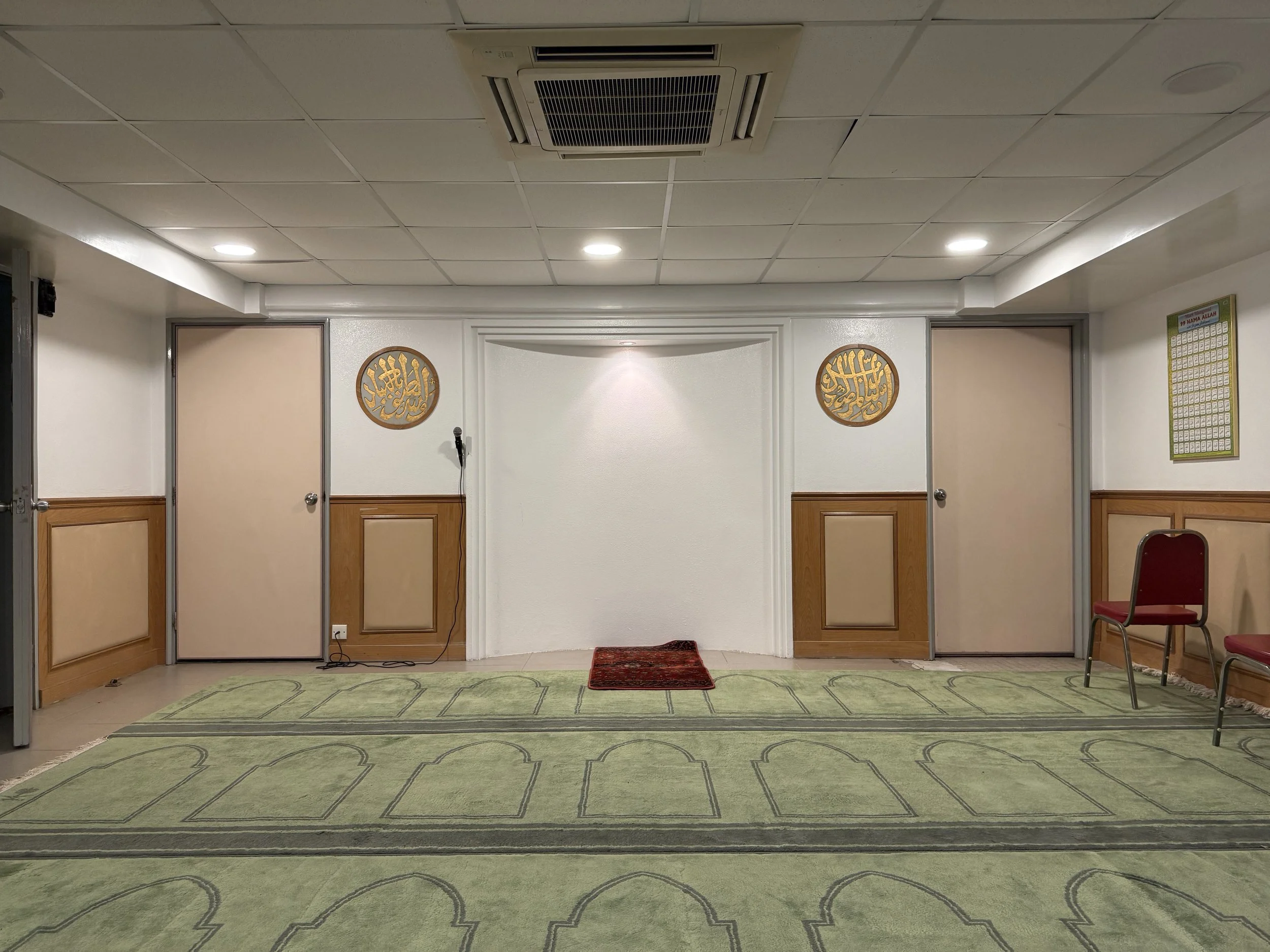 Prayer space in Hong Kong, private public organisation