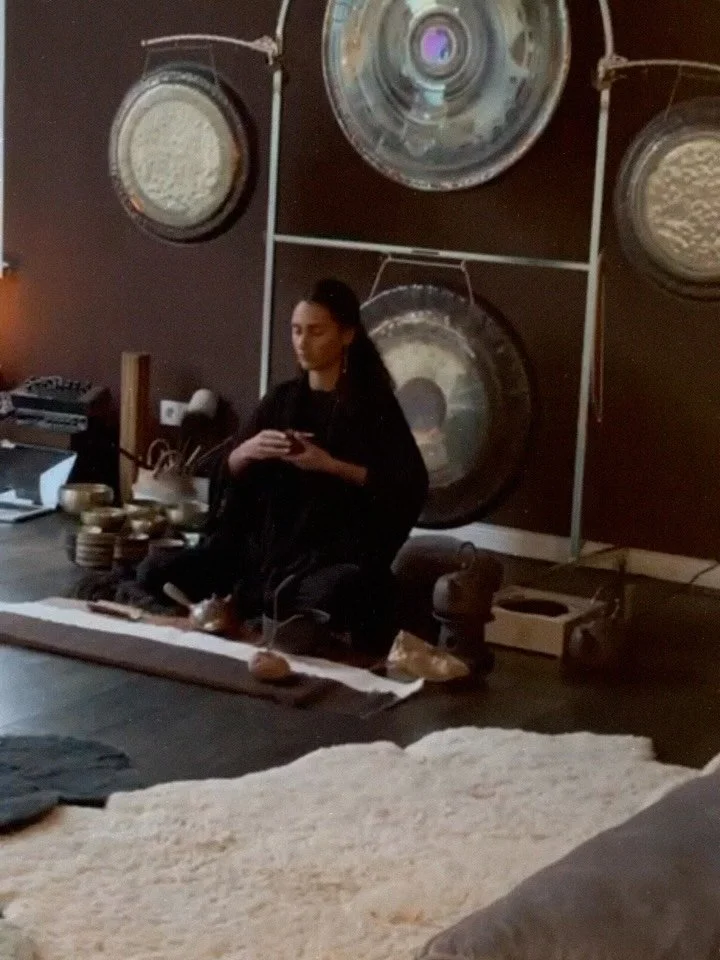 Reflections after a weekend of holding space in Berlin

&bull;I thought serving tea for eleven guests would make me nervous, but it felt soft and natural - a warm living room, a crackling fire, familiar faces we had met through breath and shared spac