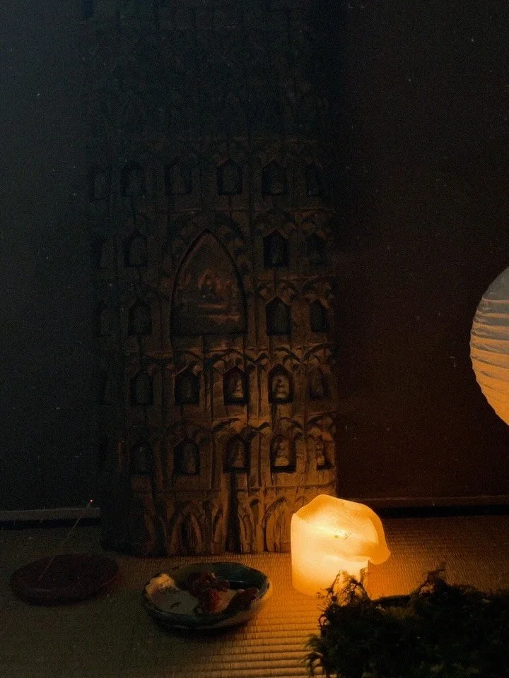 Some moments in silence and reflection this week 🍯

#teasandspirit #tealife #gongfucha #tearoom #altar