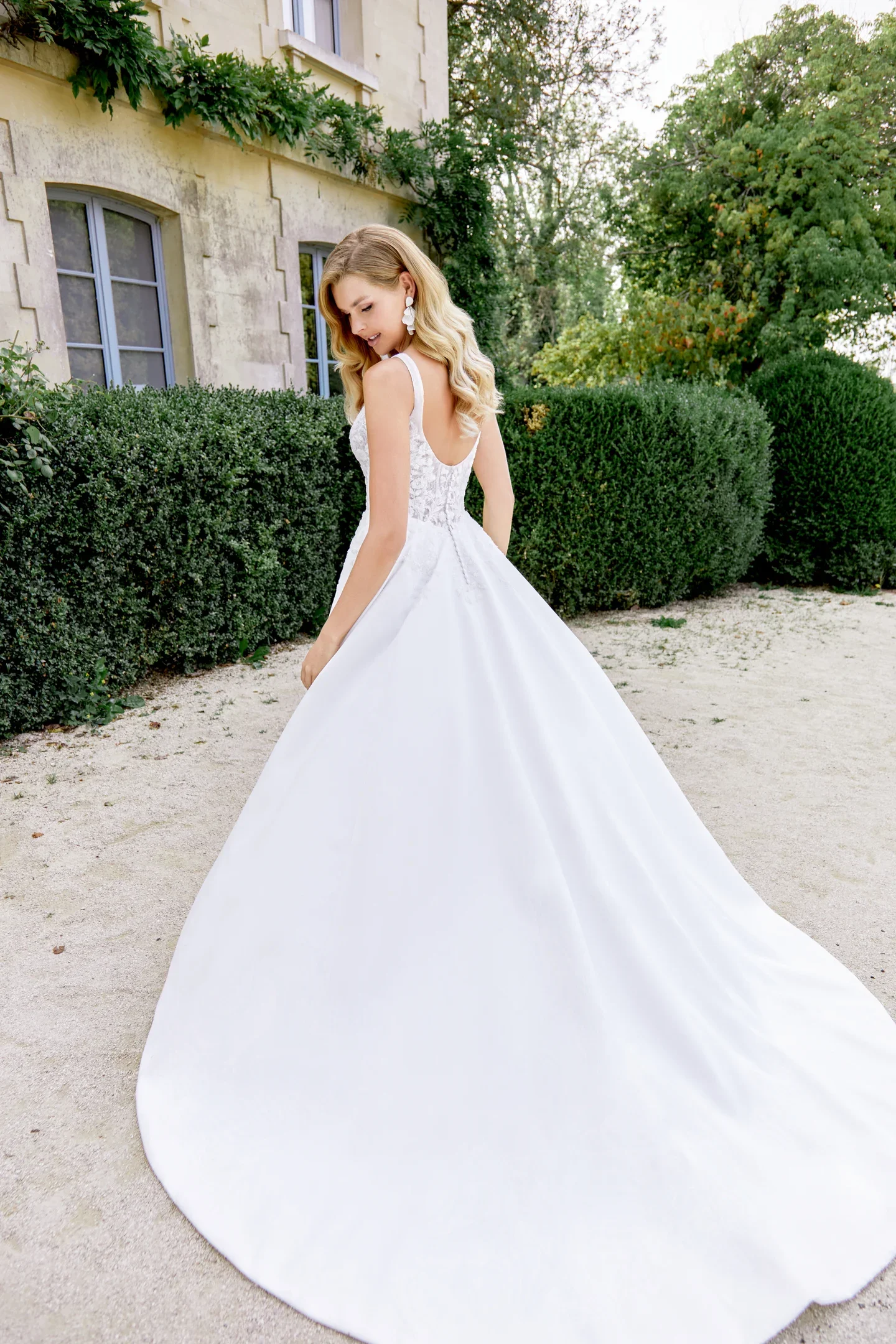 44517_X_Sincerity-Bridal_4.jpg.webp