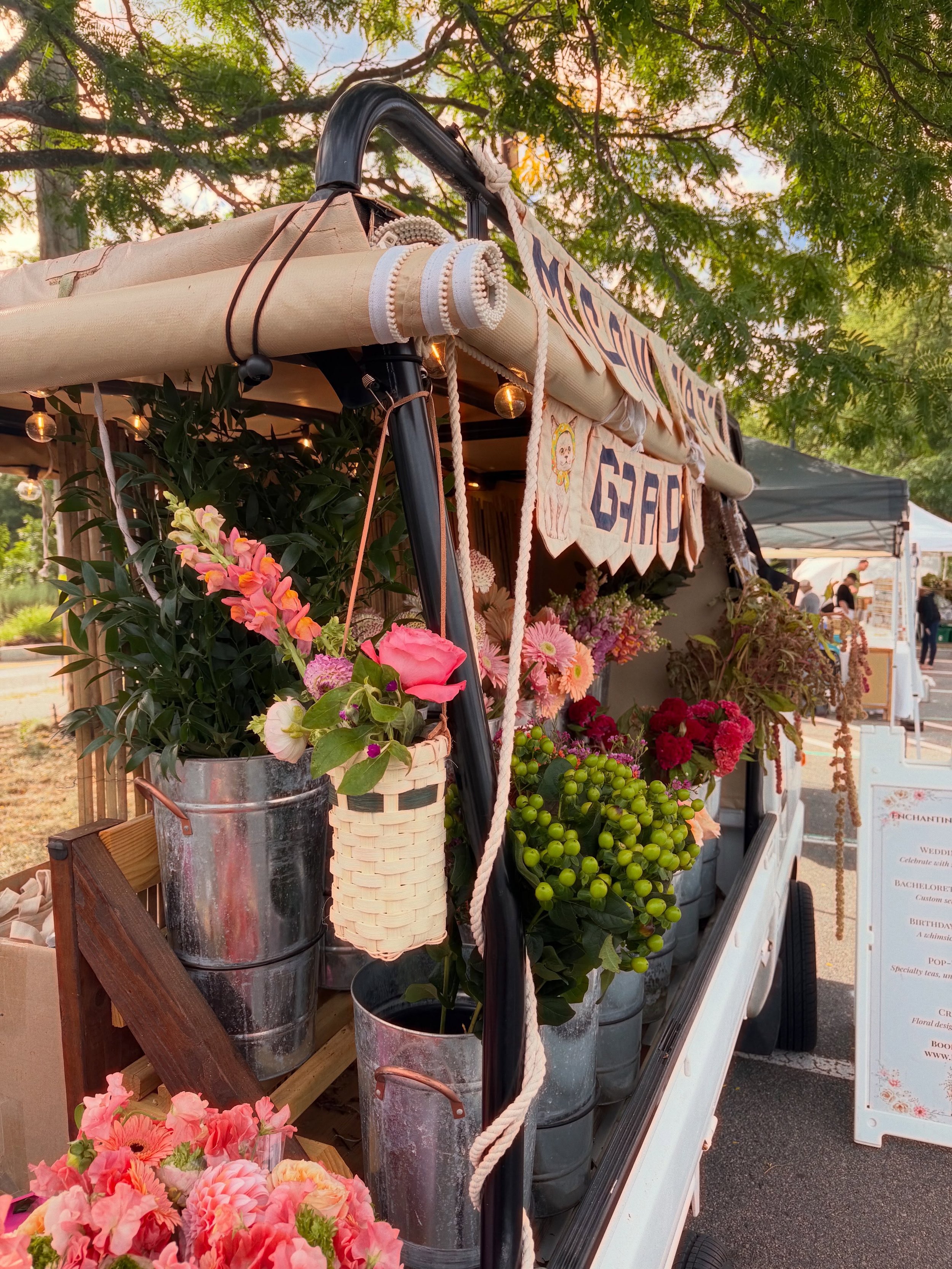 Apparently I needed another hobby. 🧺🌸

I&rsquo;ve recently started learning how to make baskets at @willow_tree_baskets , and of course it didn&rsquo;t take long before I started thinking about things I could make for the flower truck.

This little