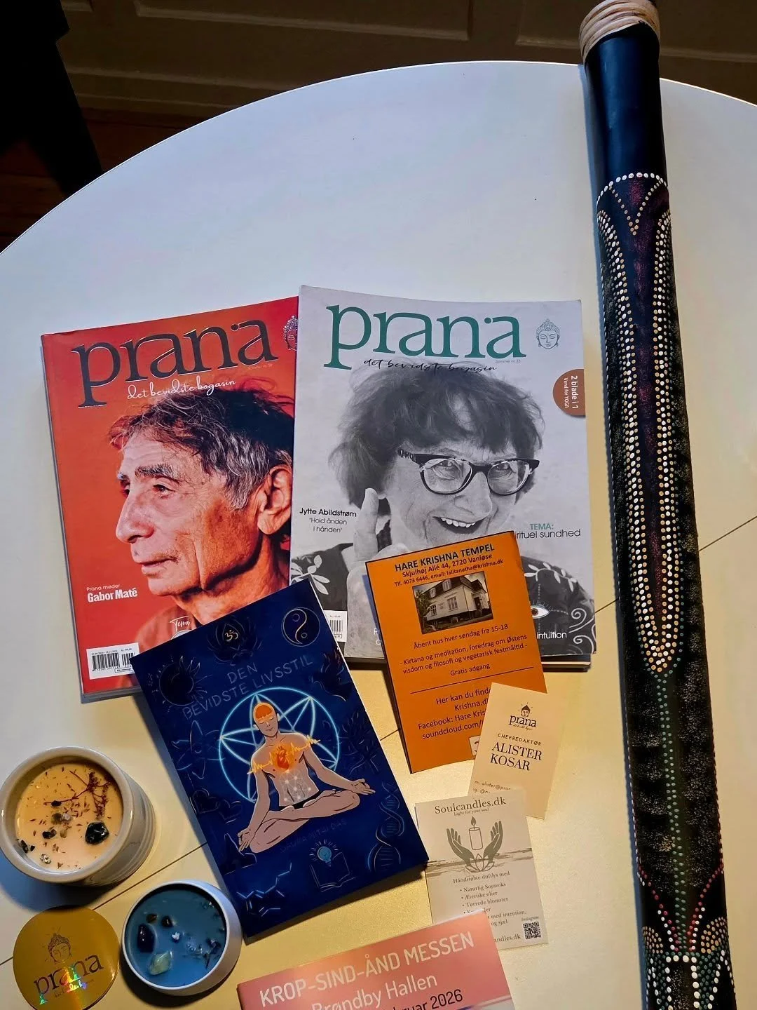 N&aring;r man har forelsket sig i en rainstick (det flotte "r&oslash;r" th.) og sk&oslash;nne, s&oslash;de @klanguniverset.dk kommer med dem hele vejen fra Nordjylland, s&aring; m&aring;tte jeg en tur til Krop Sind &Aring;nd messen.
Laila o