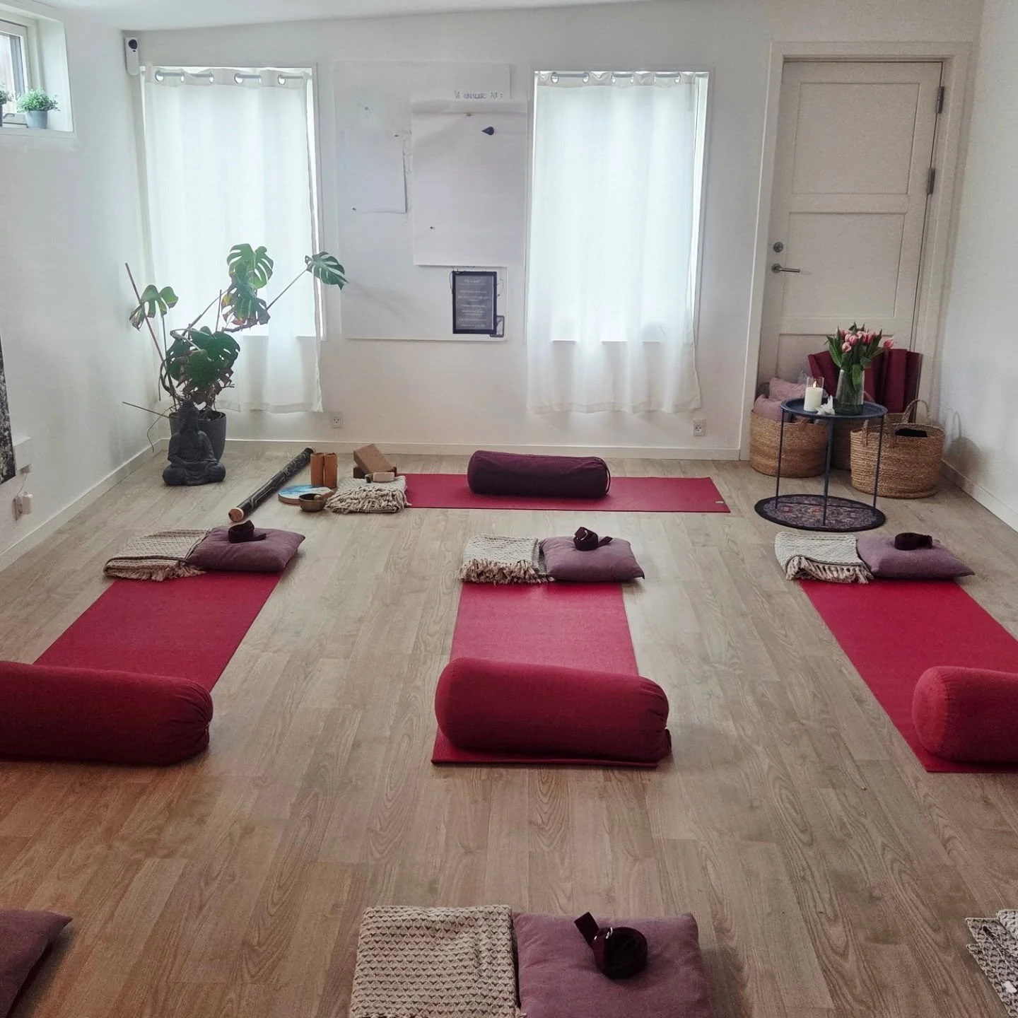 Yinfference Events

Nogle l&oslash;rdage er bare bedre end andre🩷

Tusind tak fordi jeg igen og igen f&aring;r lov at holde rum for dig. 

 Feel - Breathe - Be 🩷

#yinyoga #yinyogalove #selfcare #calmness #stillness