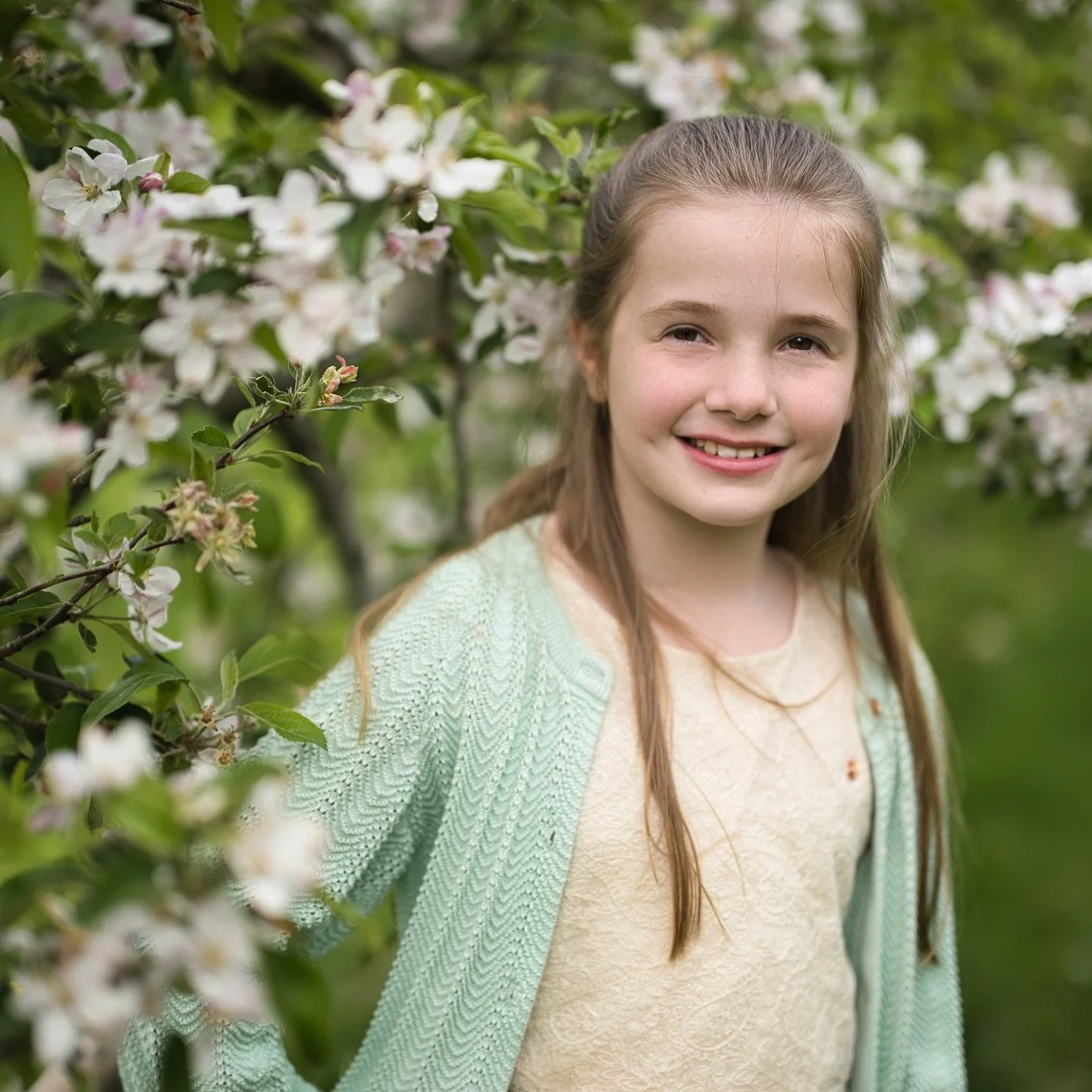 De middag in de boomgaard voelde ongedwongen en speels, waardoor de mooiste beelden bijna vanzelf kwamen. Het was een super leuke shoot! 

#kids #shoot #bloesem #childphotography #kidsphoto #photoshoot #outdoorphotography #familytime #childhood #mome