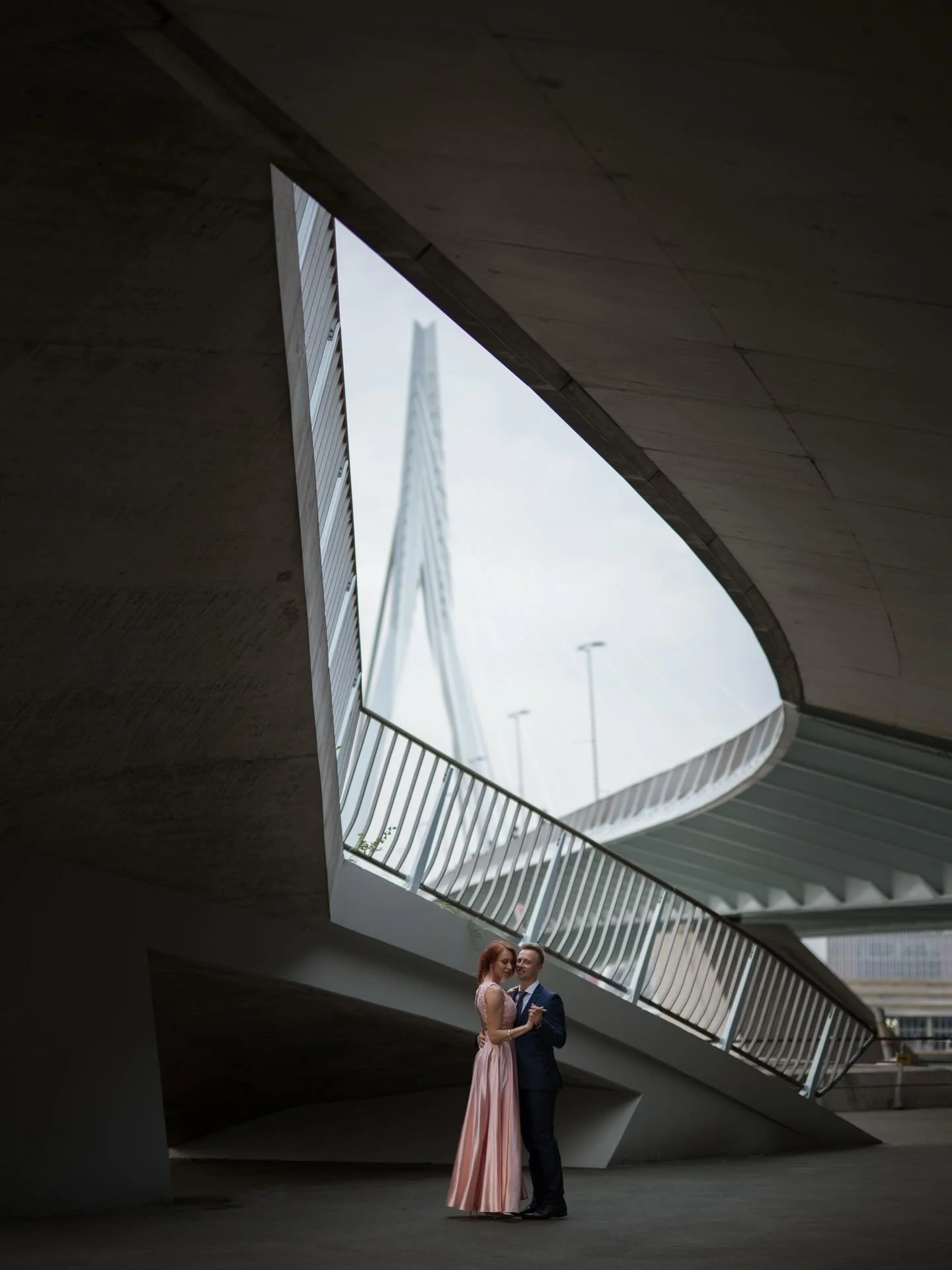 Liefde in Rotterdam 💕

Willen jullie de liefde vastleggen? Of gaan jullie trouwen? Ik leg jullie chemie graag vast met mijn camera en creativiteit! Stuur me een berichtje 😍

#loveshoot #vierdeliefde #trouwfotografie