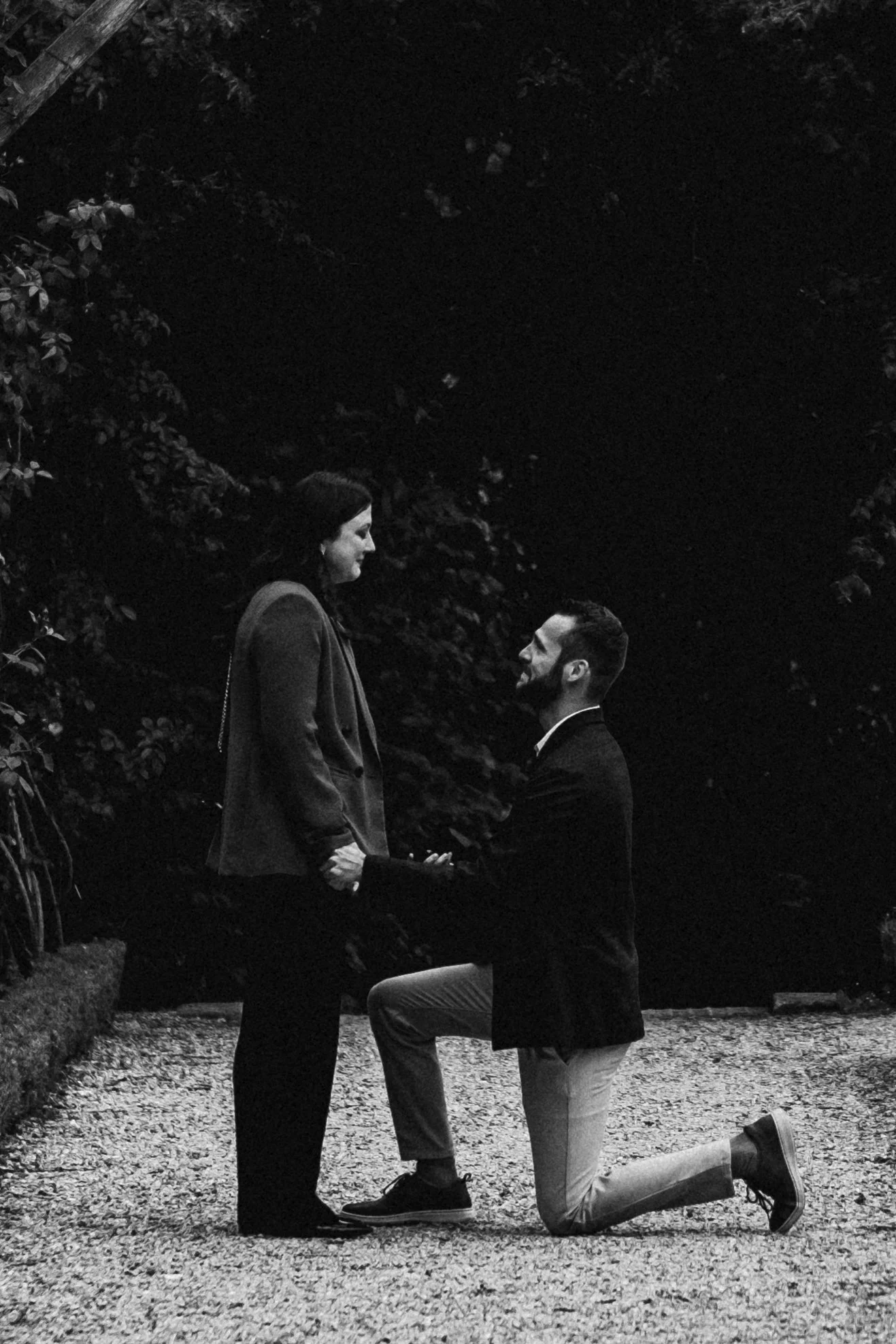 proposal-in-paris-park-bagatelle-10.jpg