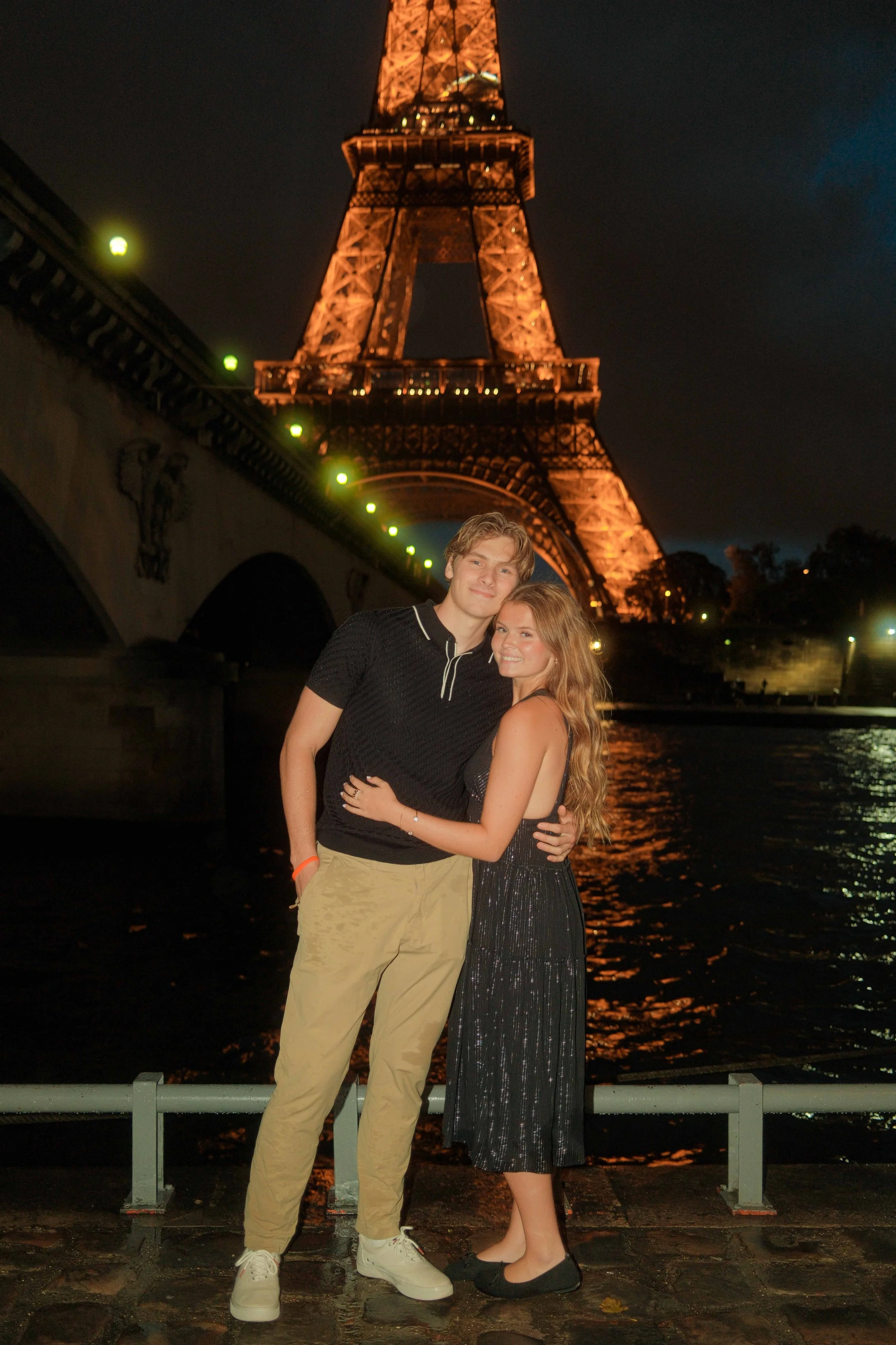 eiffel tower proposal photographer in paris-1.jpg