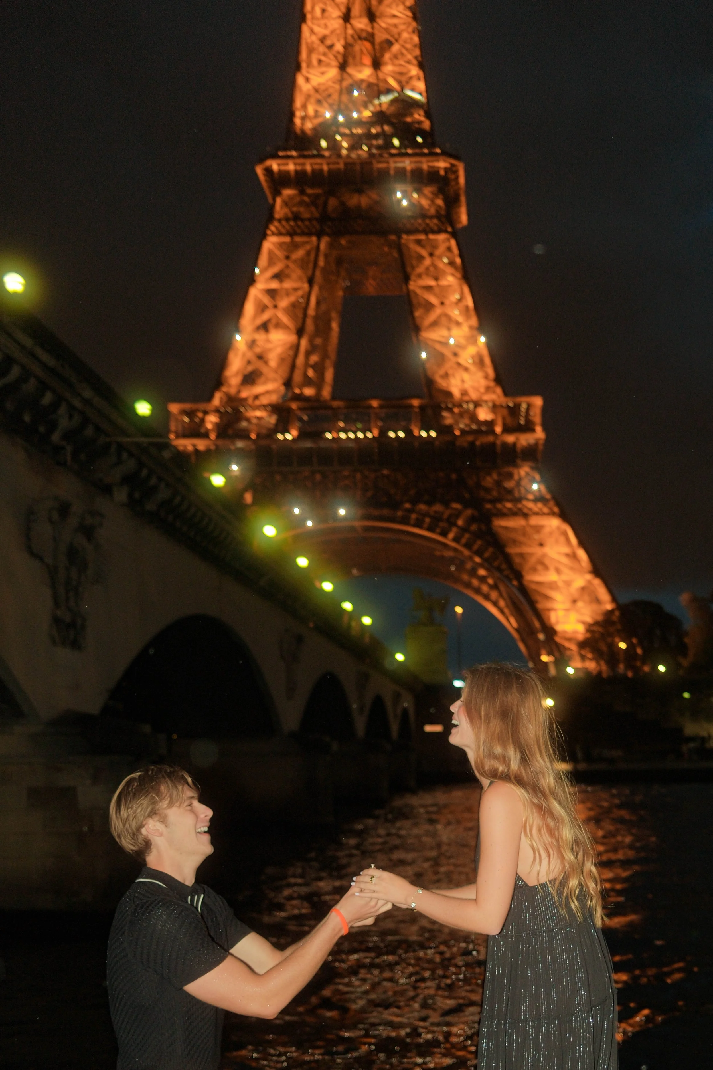 eiffel tower proposal photographer in paris-2.jpg