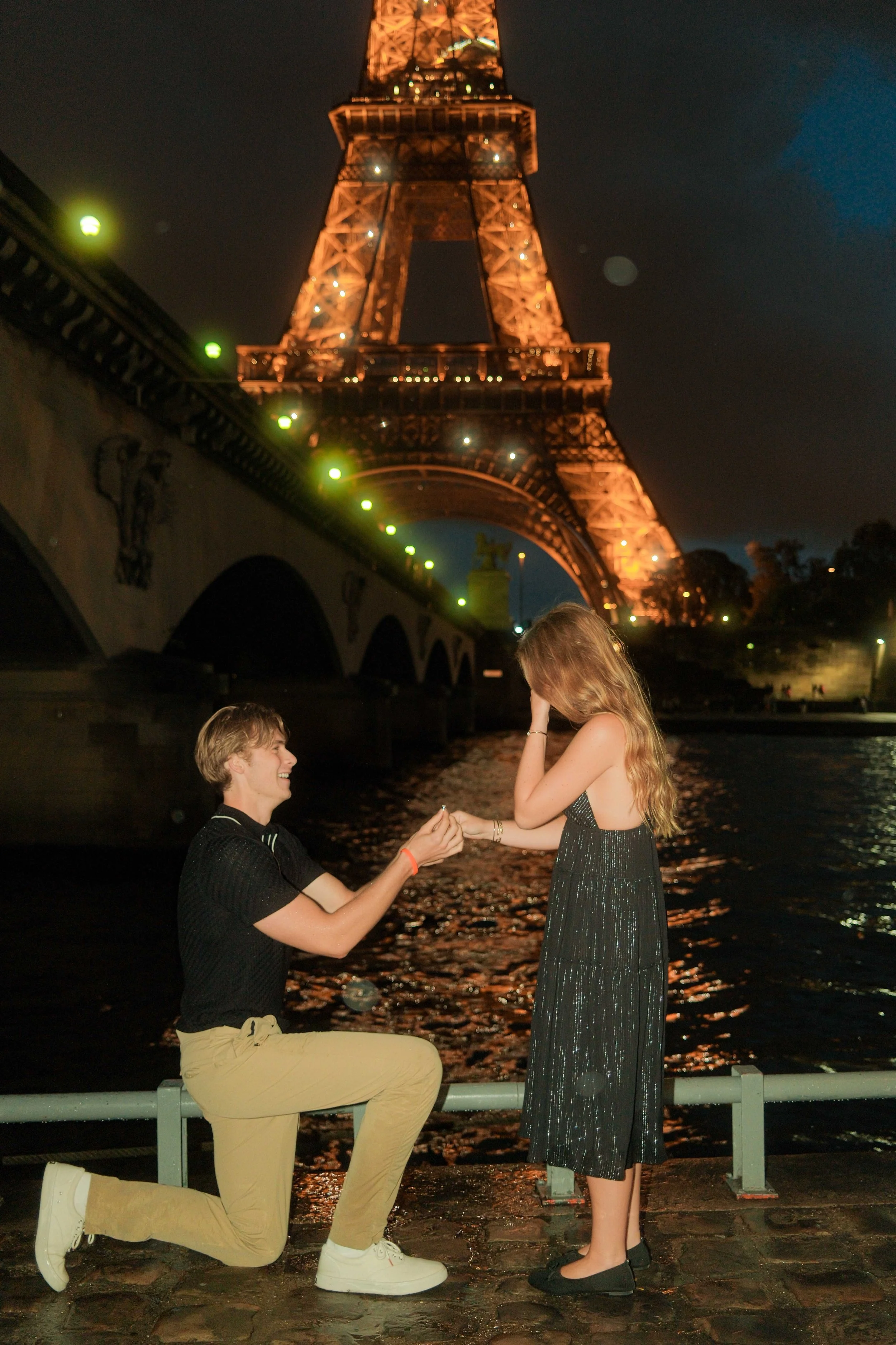 eiffel tower proposal photographer in paris-3.jpg