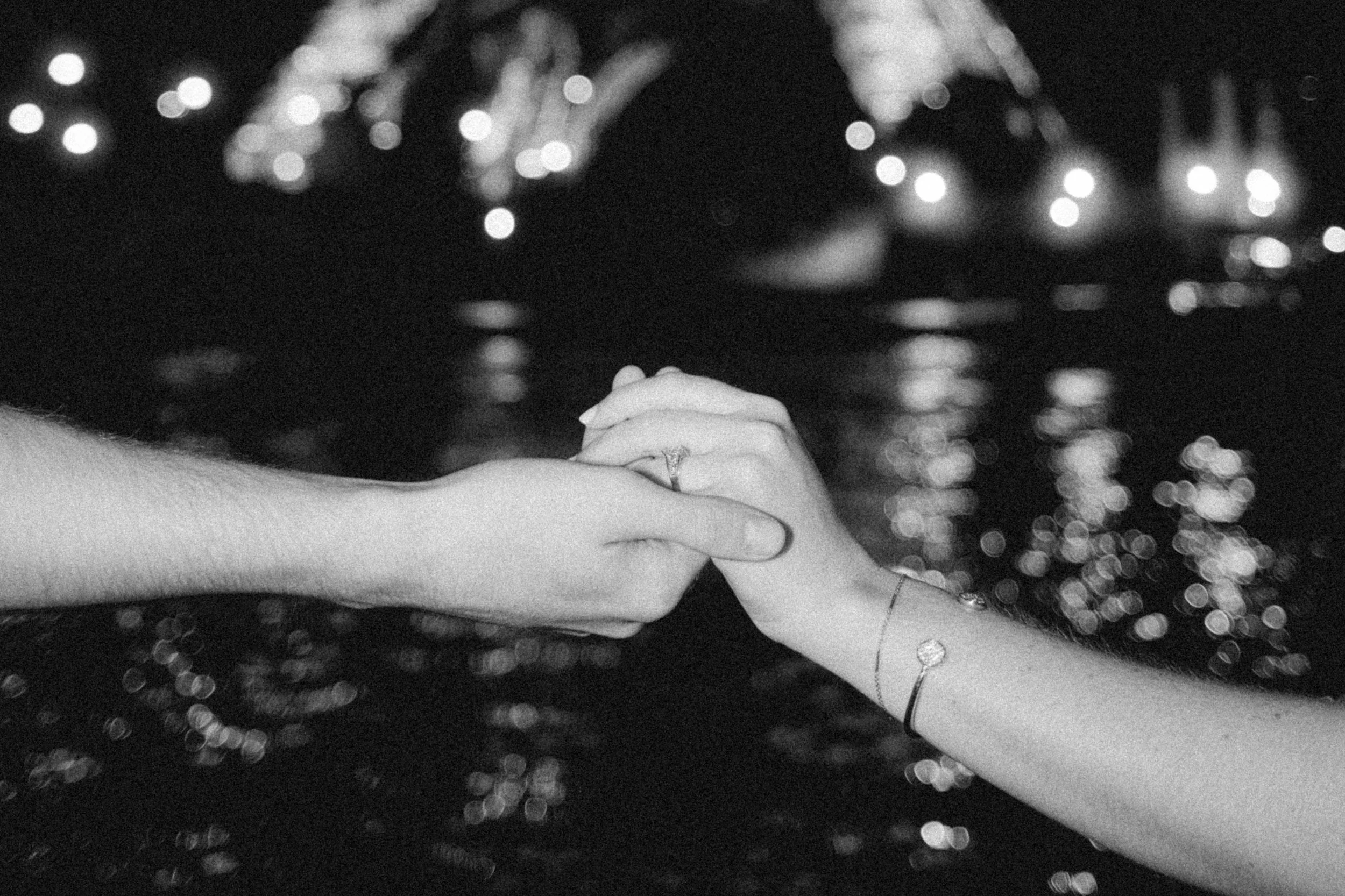 eiffel tower proposal photographer in paris-13.jpg