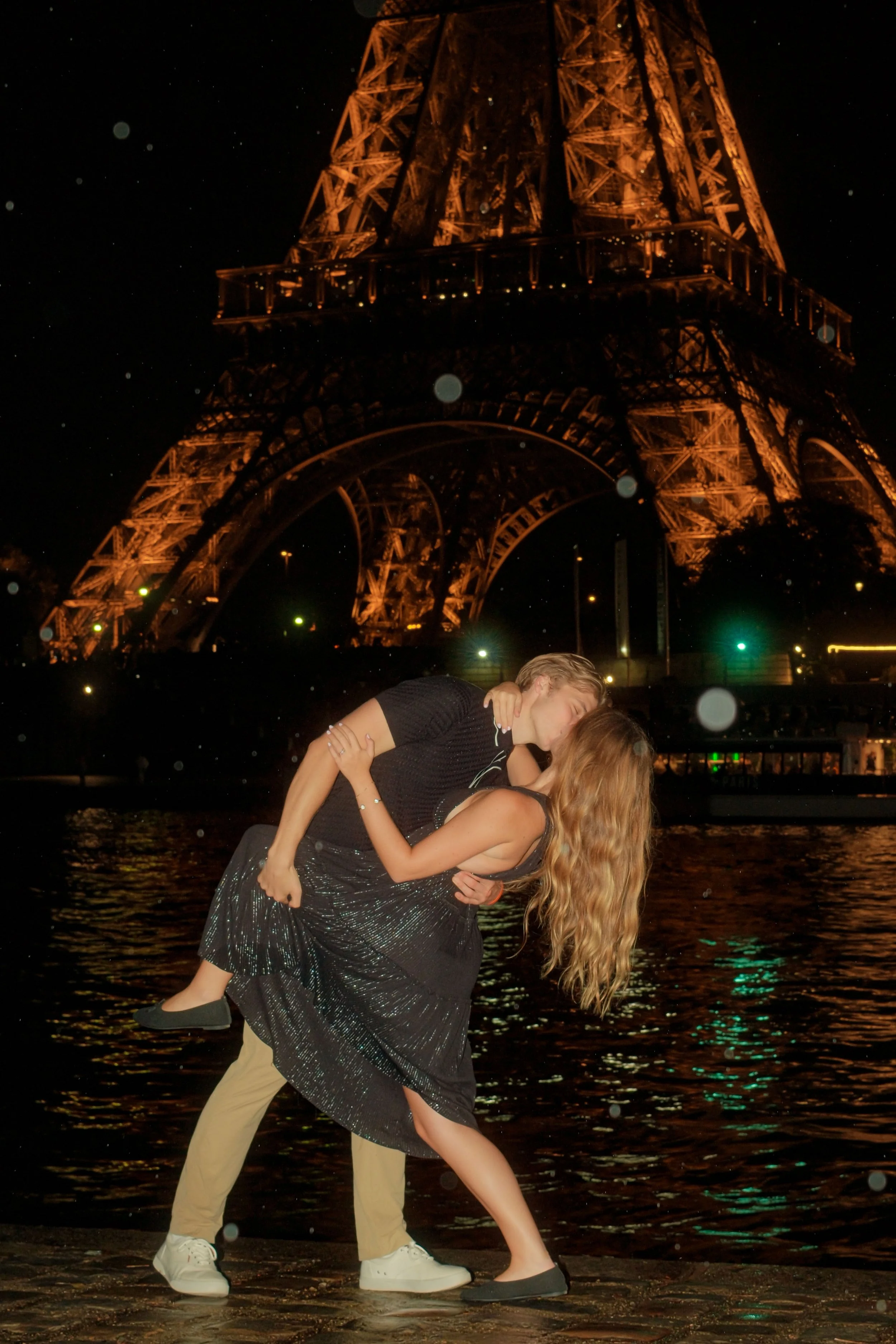 eiffel tower proposal photographer in paris-25.jpg