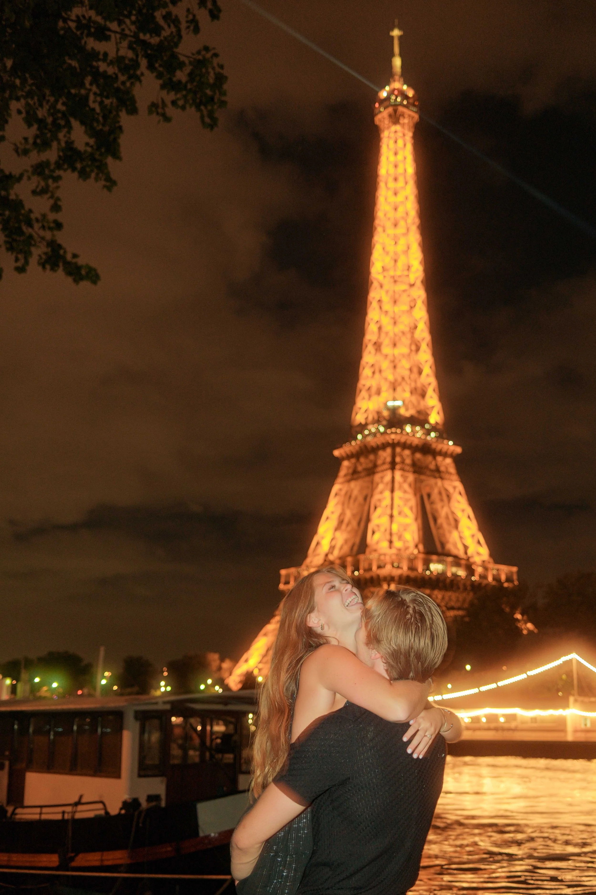 eiffel tower proposal photographer in paris-33.jpg