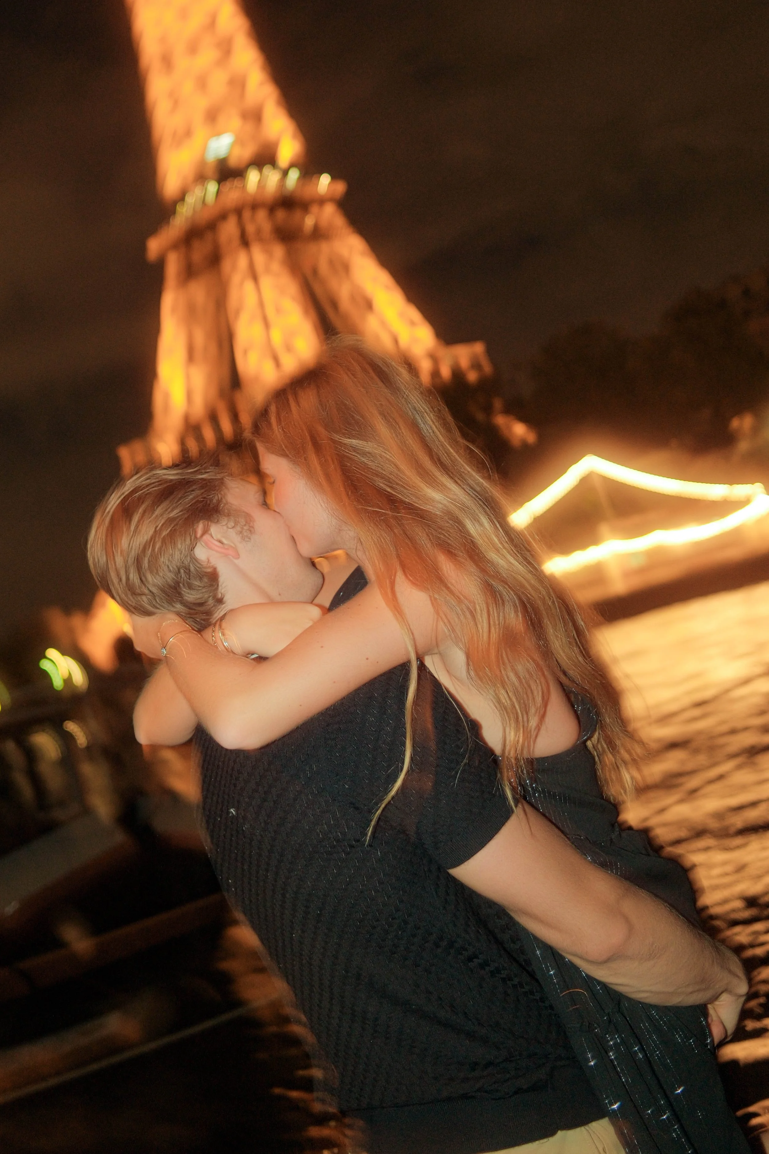 eiffel tower proposal photographer in paris-39.jpg