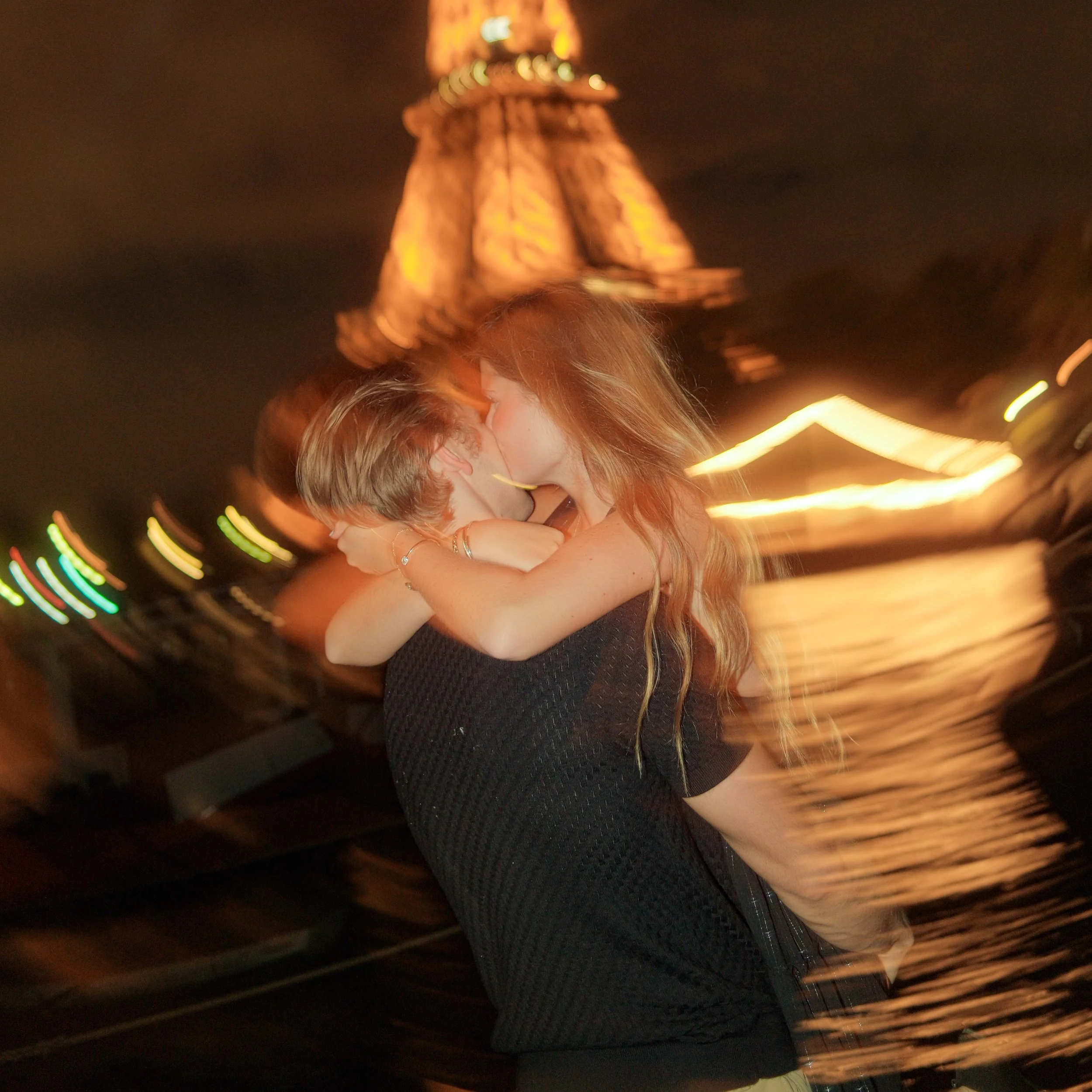 eiffel tower proposal photographer in paris-40.jpg