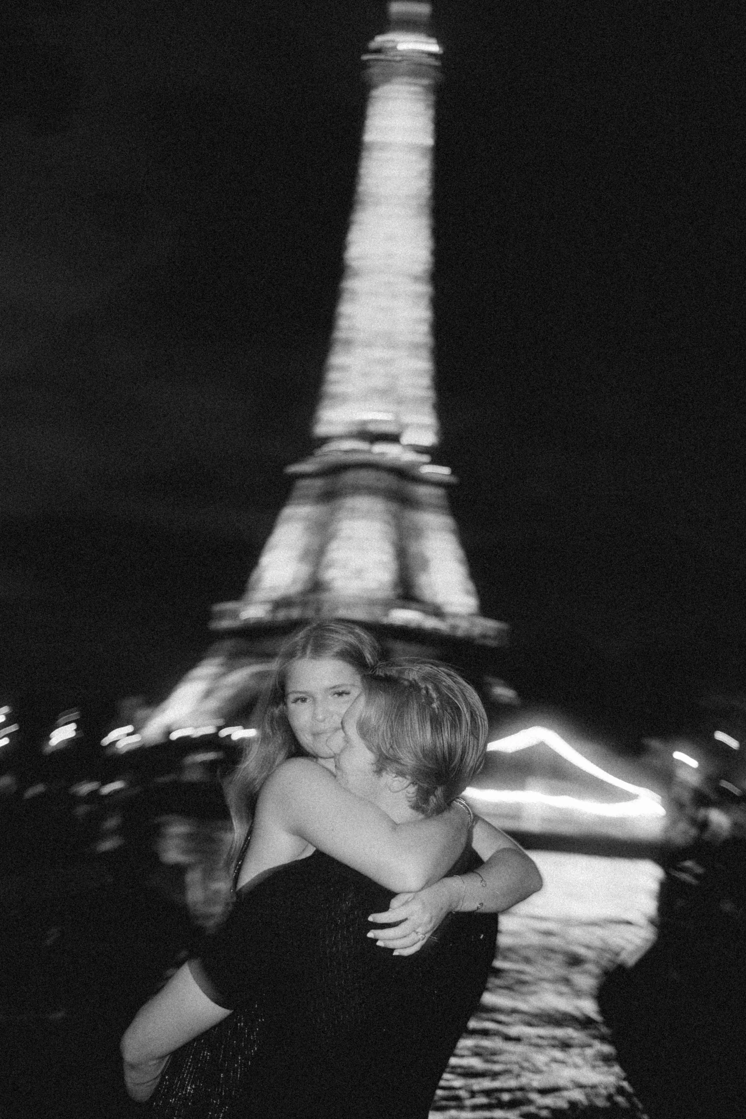 eiffel tower proposal photographer in paris-41.jpg