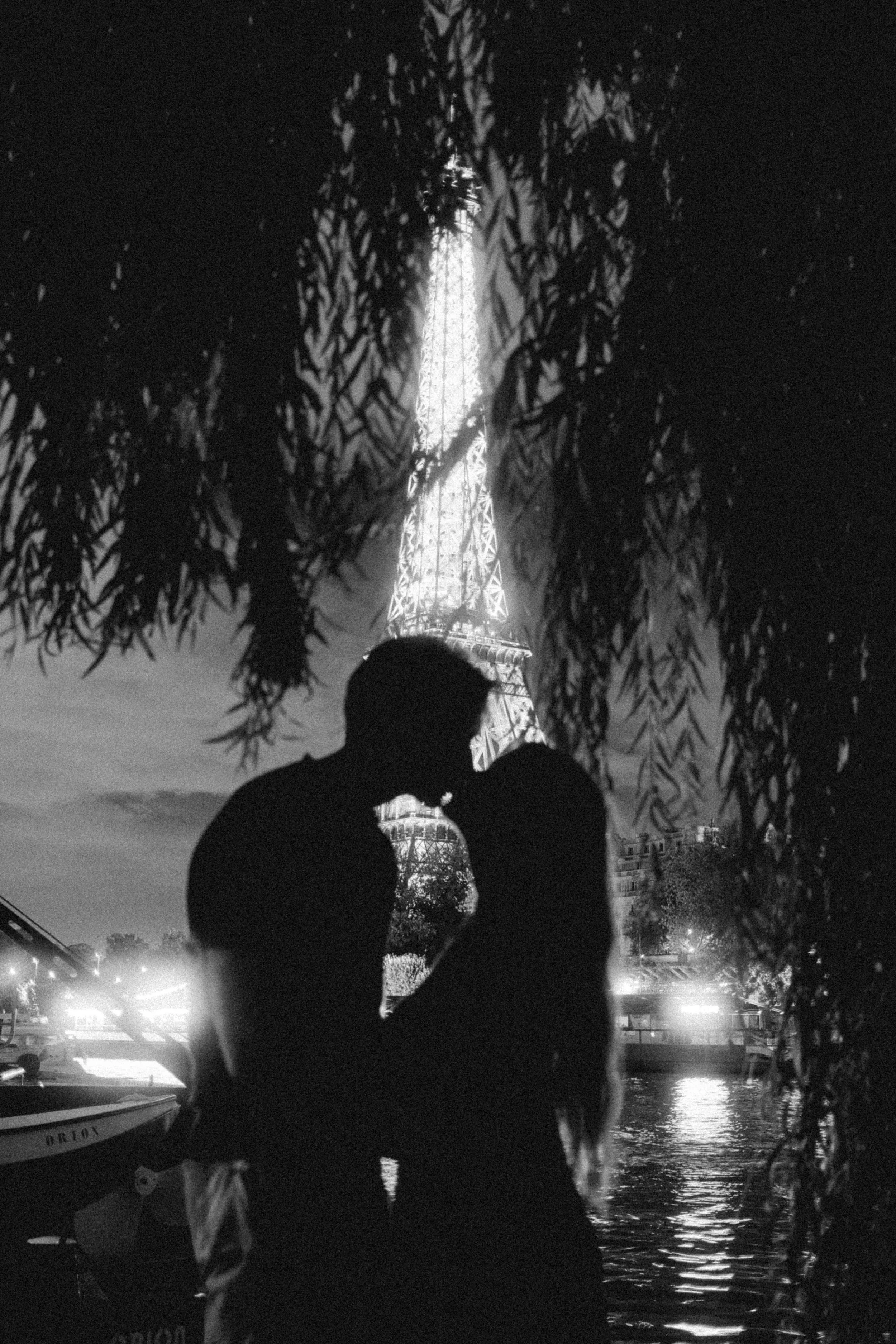 eiffel tower proposal photographer in paris-44.jpg