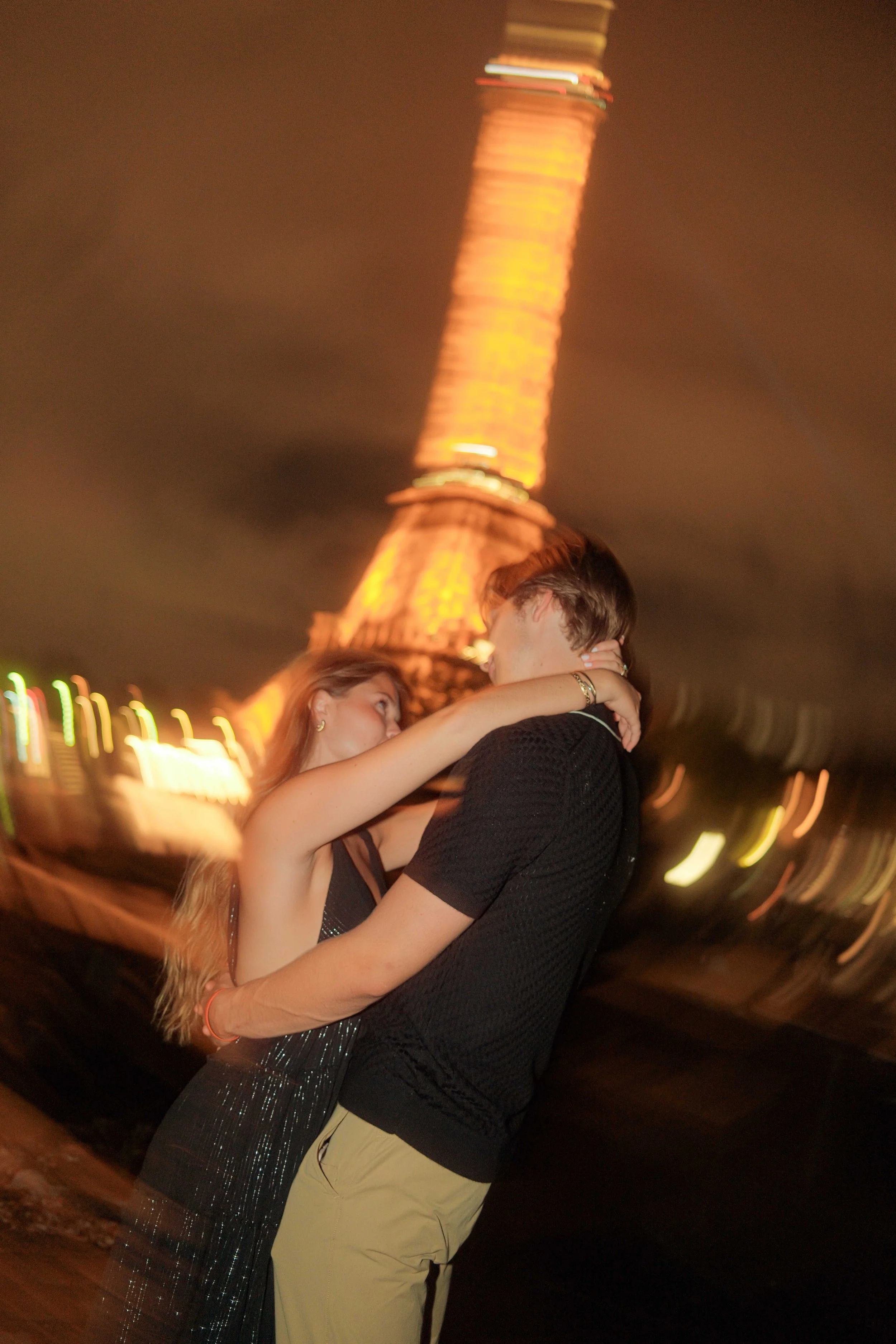 eiffel tower proposal photographer in paris-45.jpg