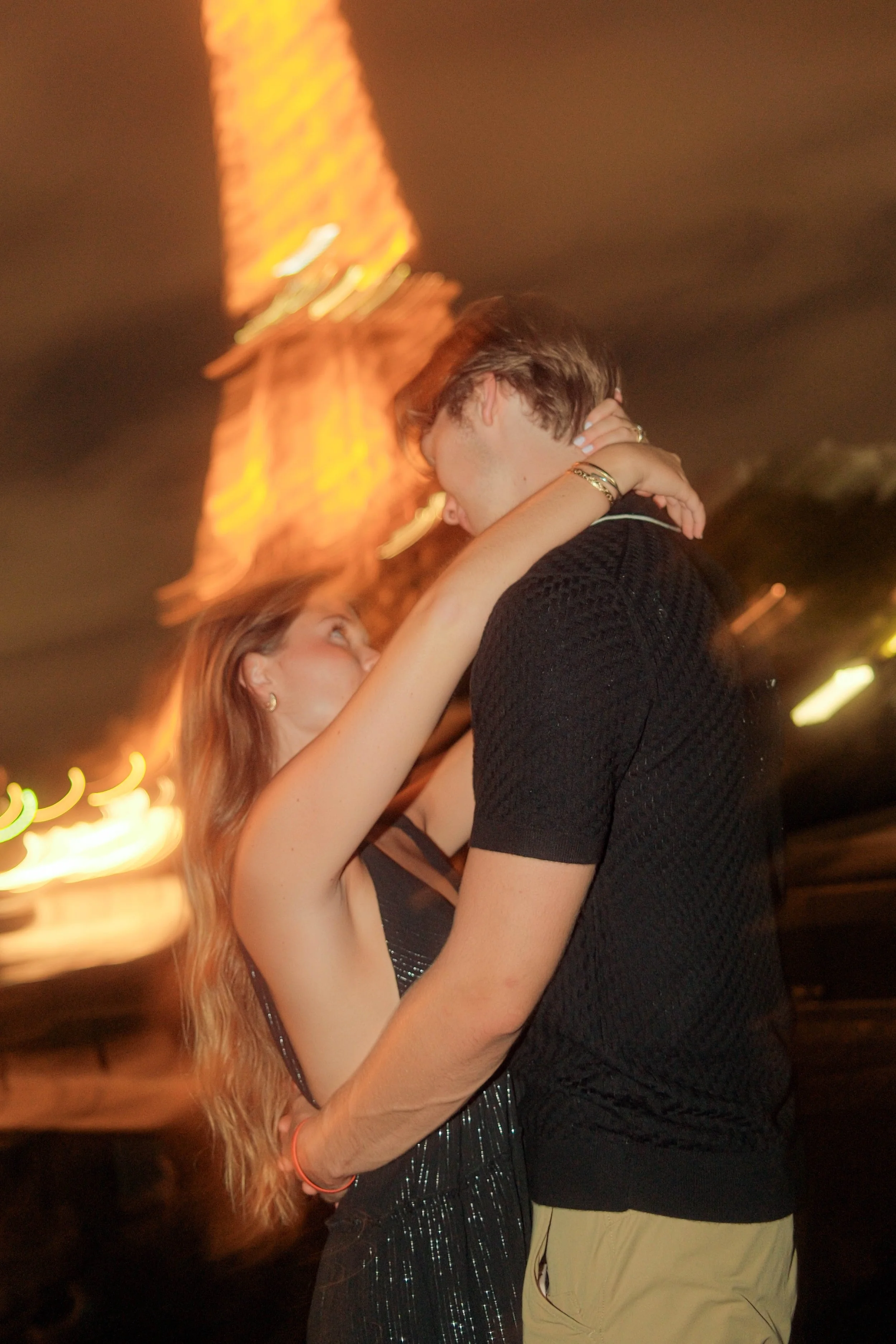 eiffel tower proposal photographer in paris-46.jpg