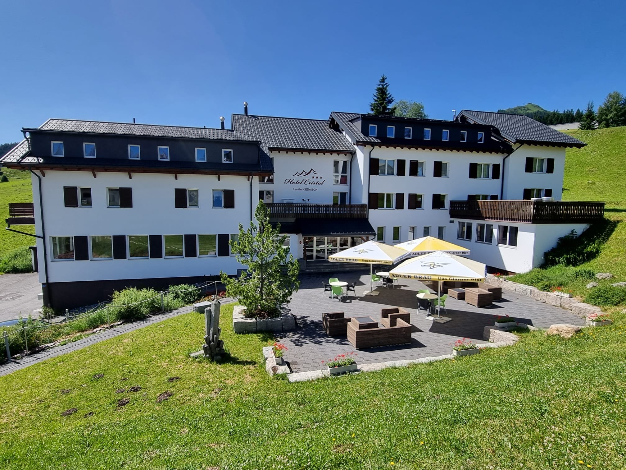 Hotel im Sommer.jpeg