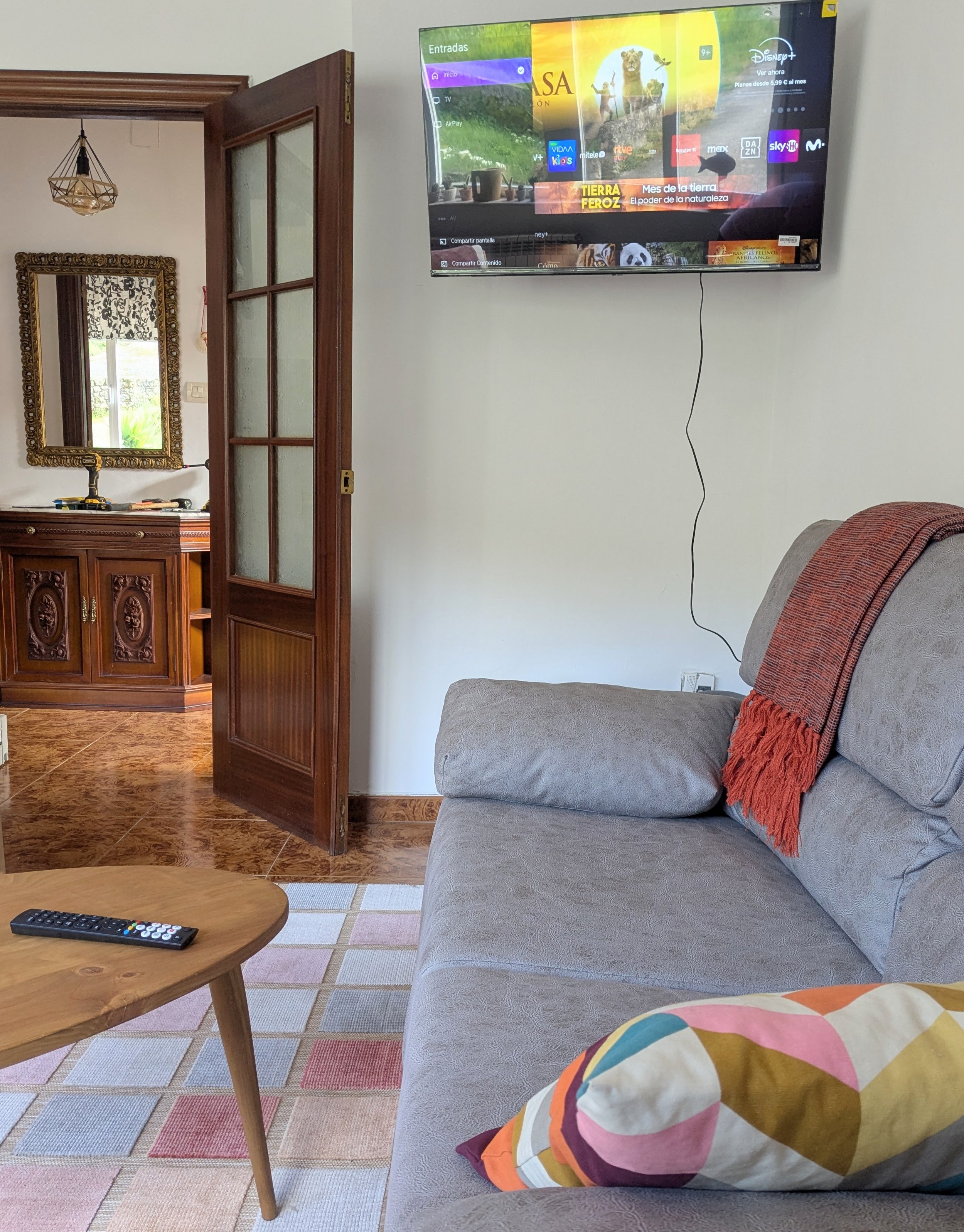 Living Room 1st Floor with SMART TV