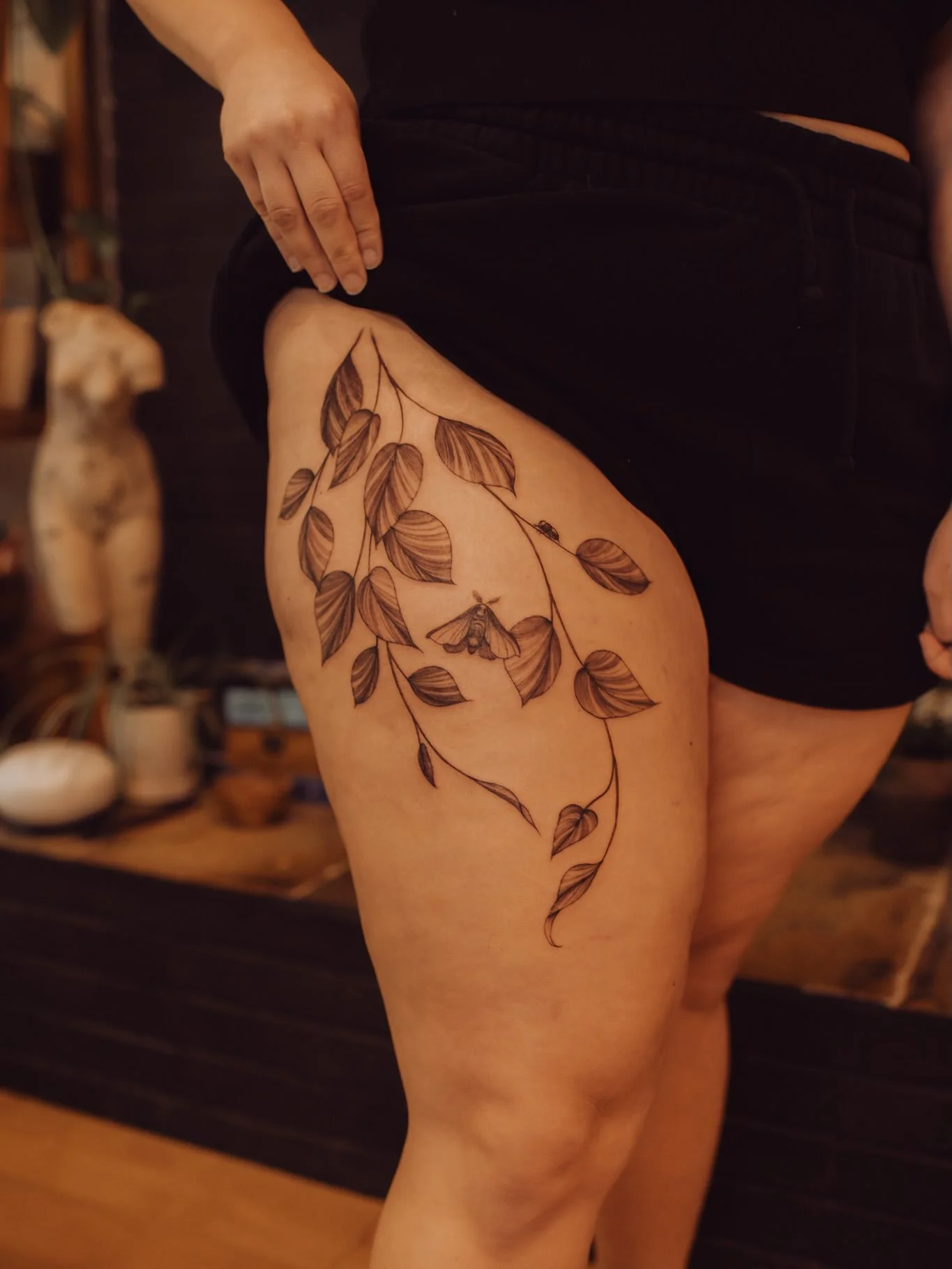 Pleaseeeee lets do more of this 🫶🏼🙏🏼🙌🏼

#finelinetattoos #finelinefloral #ohiotattooers #plantmom #pathostattoo
