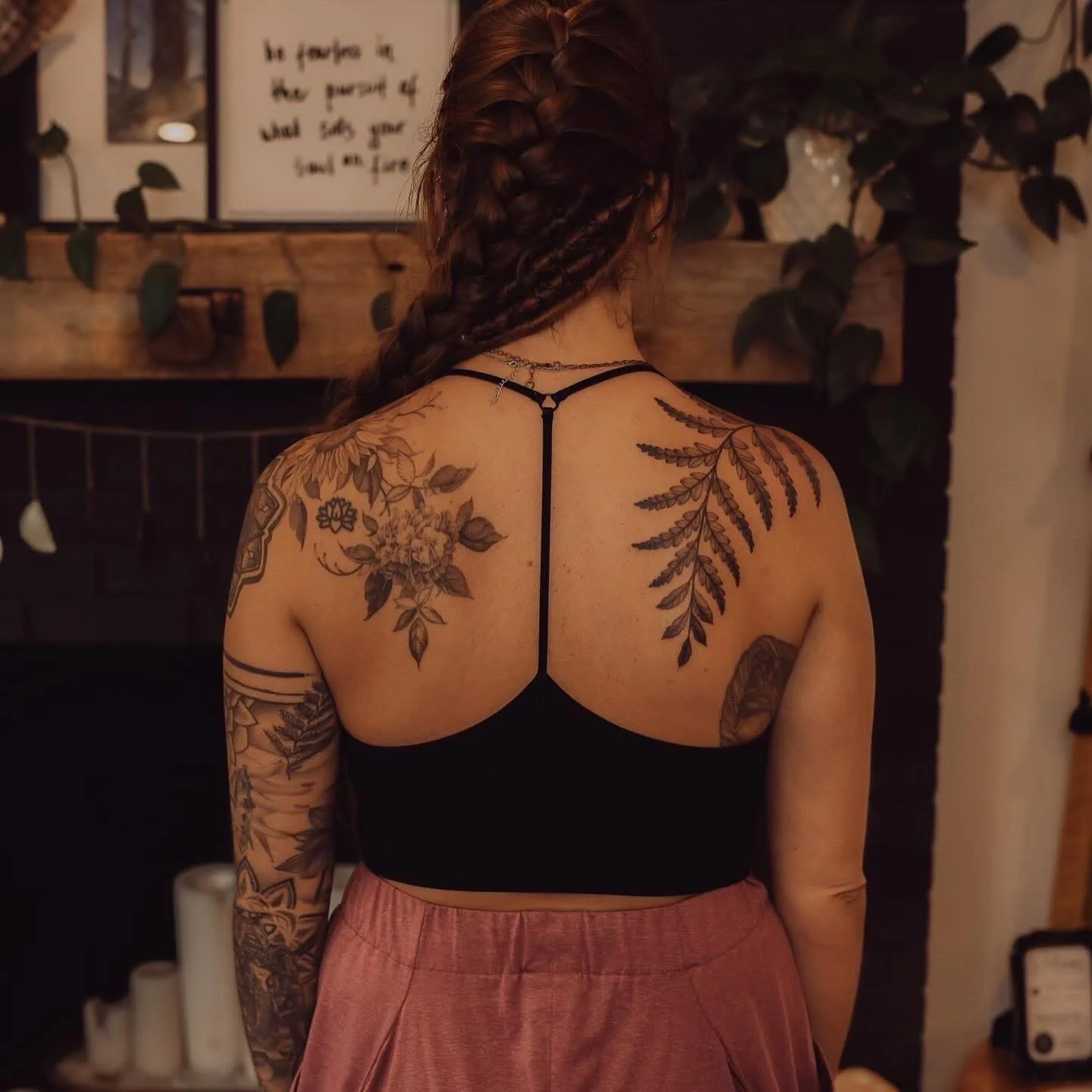 gave this beauty a lil balance with this freehand fern 🌿

drawing directly to your body will always give the best flow and organic feel

not saying it can&rsquo;t be achieved other ways..

this just happens to be where i feel the most connected to t