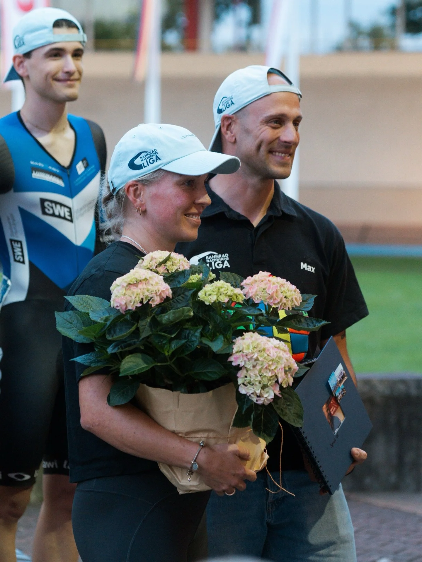 Eine tolle Geste gab es auch für den Bundestrainer @ironmaxlevy 
„Ich habe mich sehr gefreut über die Kreativität und Dankbarkeit der Sportlerinnen und Sportler, welche nach 4 Jahren meinen Kaderbereich verlassen.
Es ist für