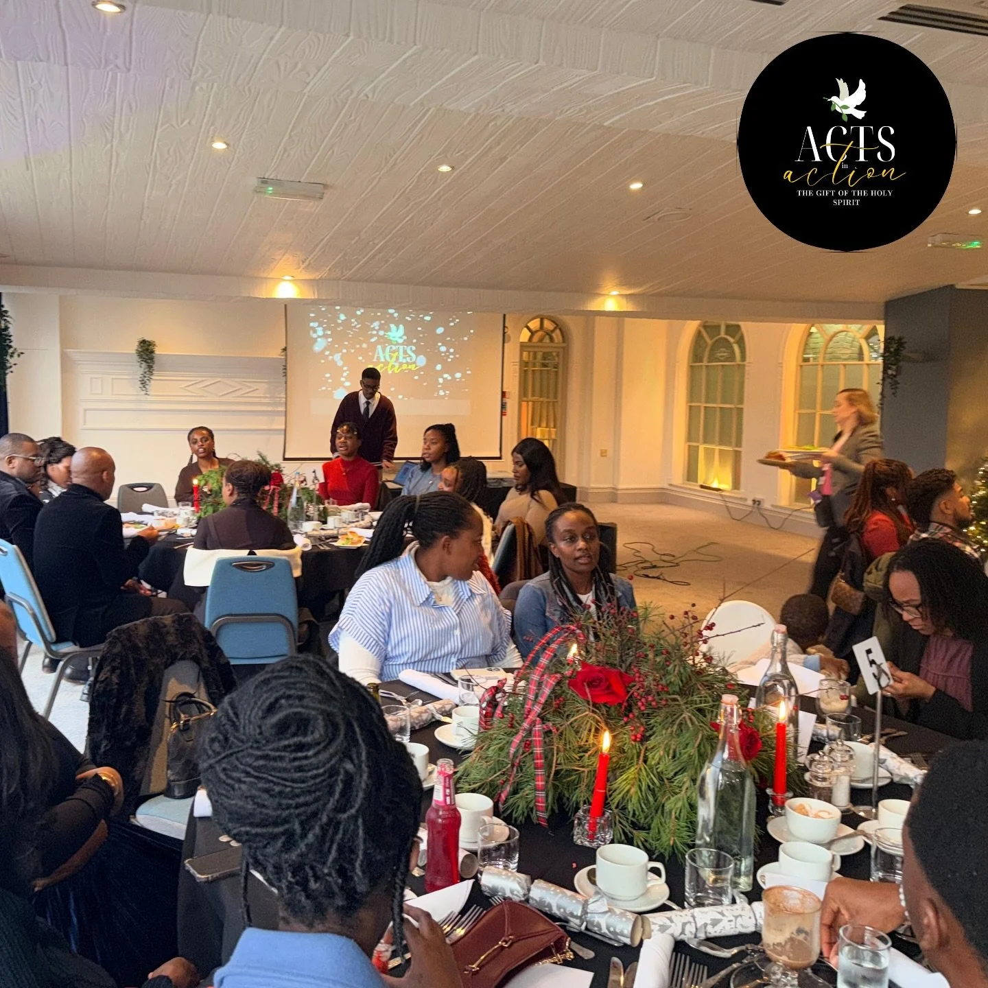 Some pictures from our Christmas Dinner 2025 🎄✨

#youth #christian #celebration #christmas #dinner